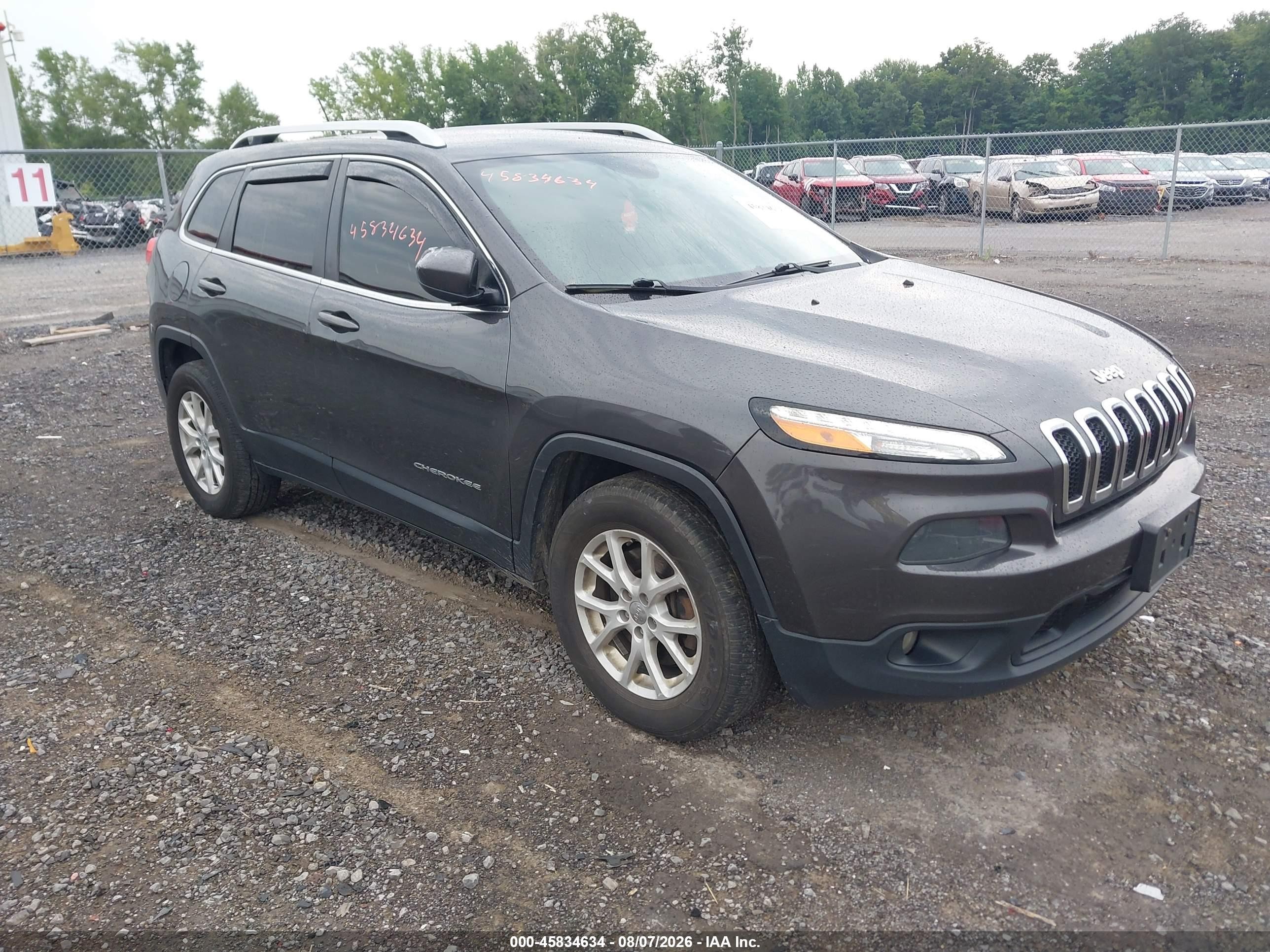 2015 Jeep Cherokee Latitude, VIN 1C4PJMCB5FW725616 — Side
