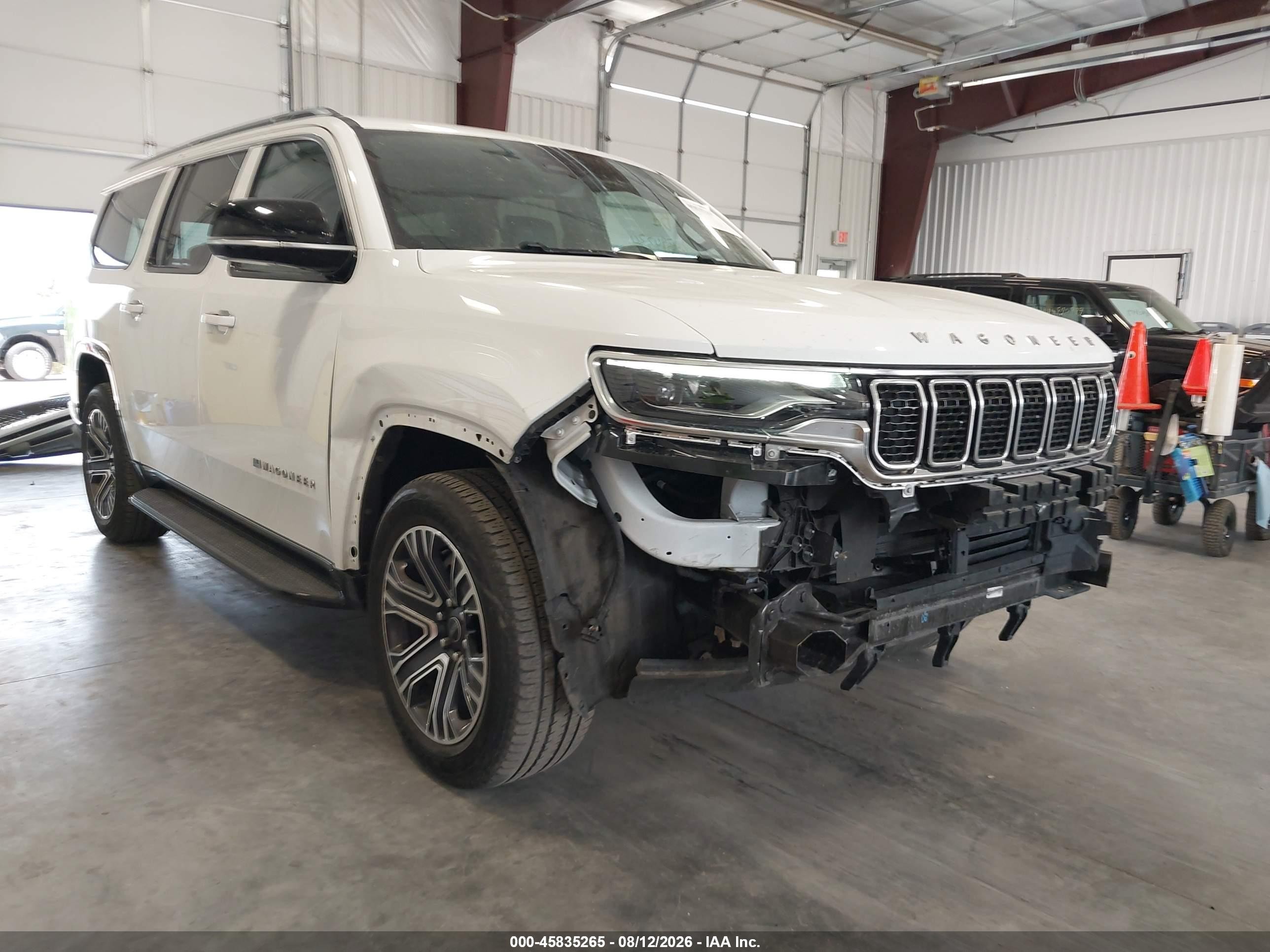 2025 Jeep Wagoneer Series II, VIN 1C4SJSBP7SS513636 — Перед