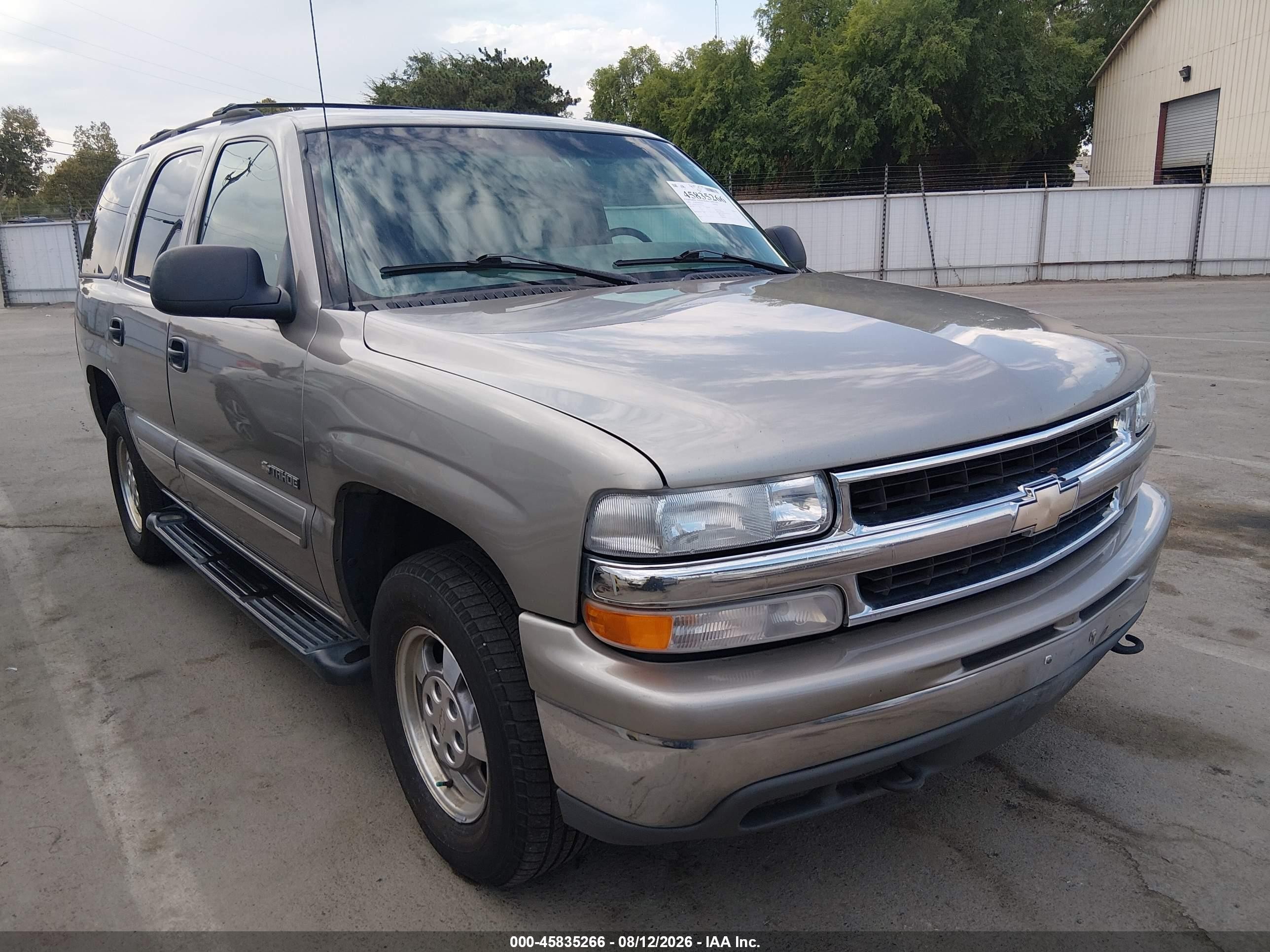 2000 Chevrolet Tahoe LS, VIN 1GNEK13T4YJ187963 — Normal wear
