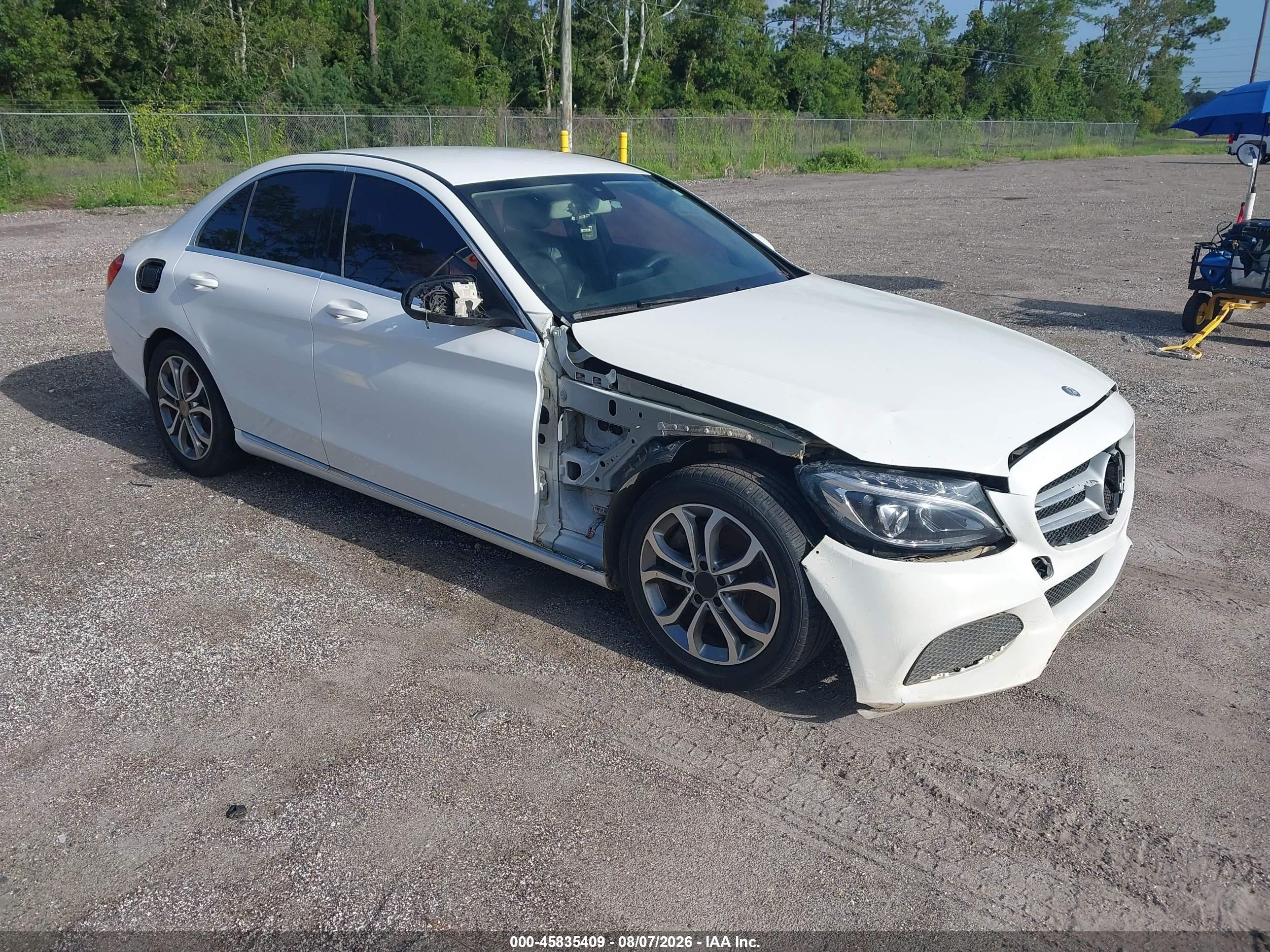 2016 Mercedes-Benz C 300, VIN 55SWF4JB3GU177961 — Side