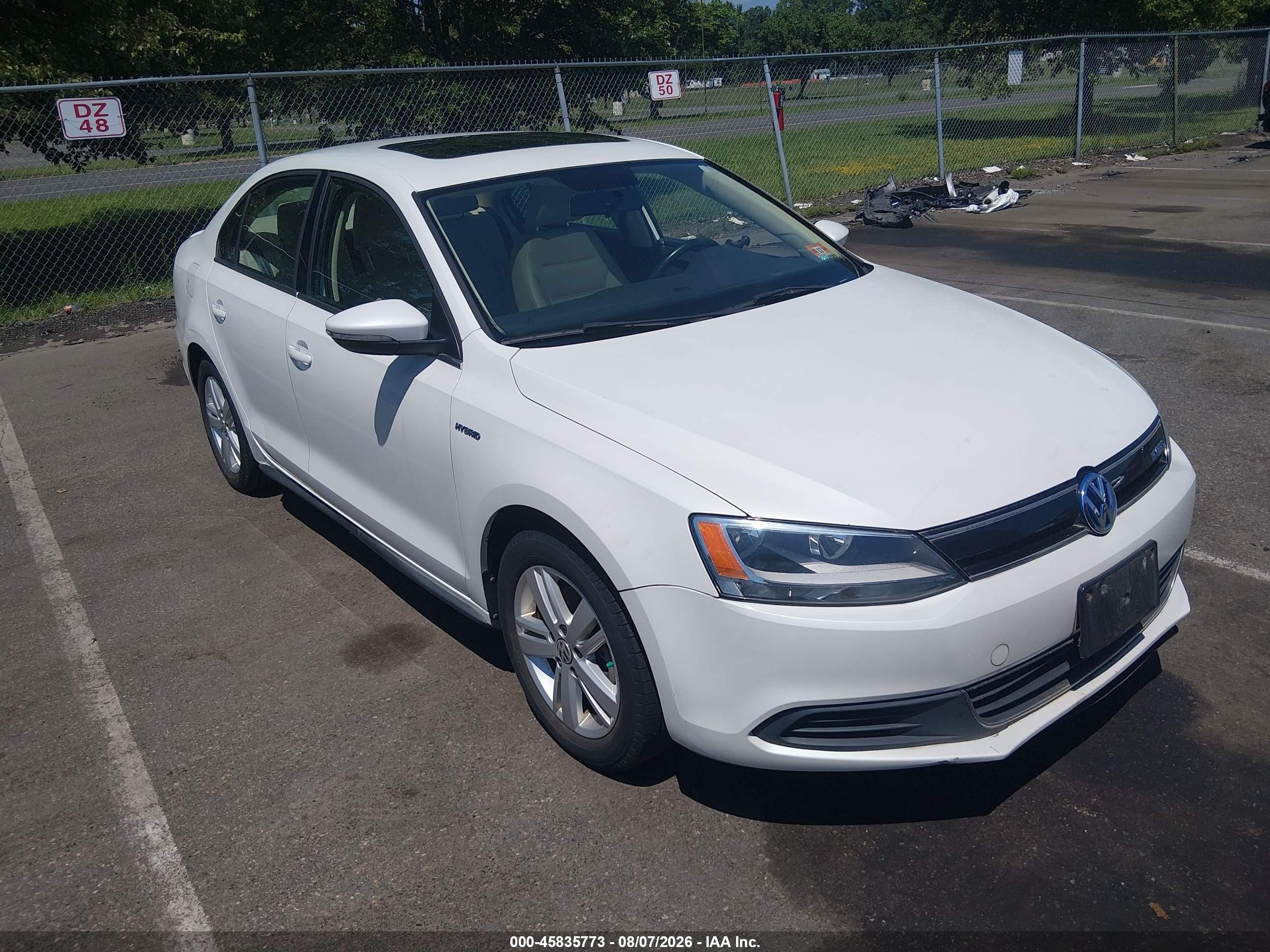 2014 Volkswagen Jetta Hybrid, VIN 3VW637AJ5EM230166 — Normal wear