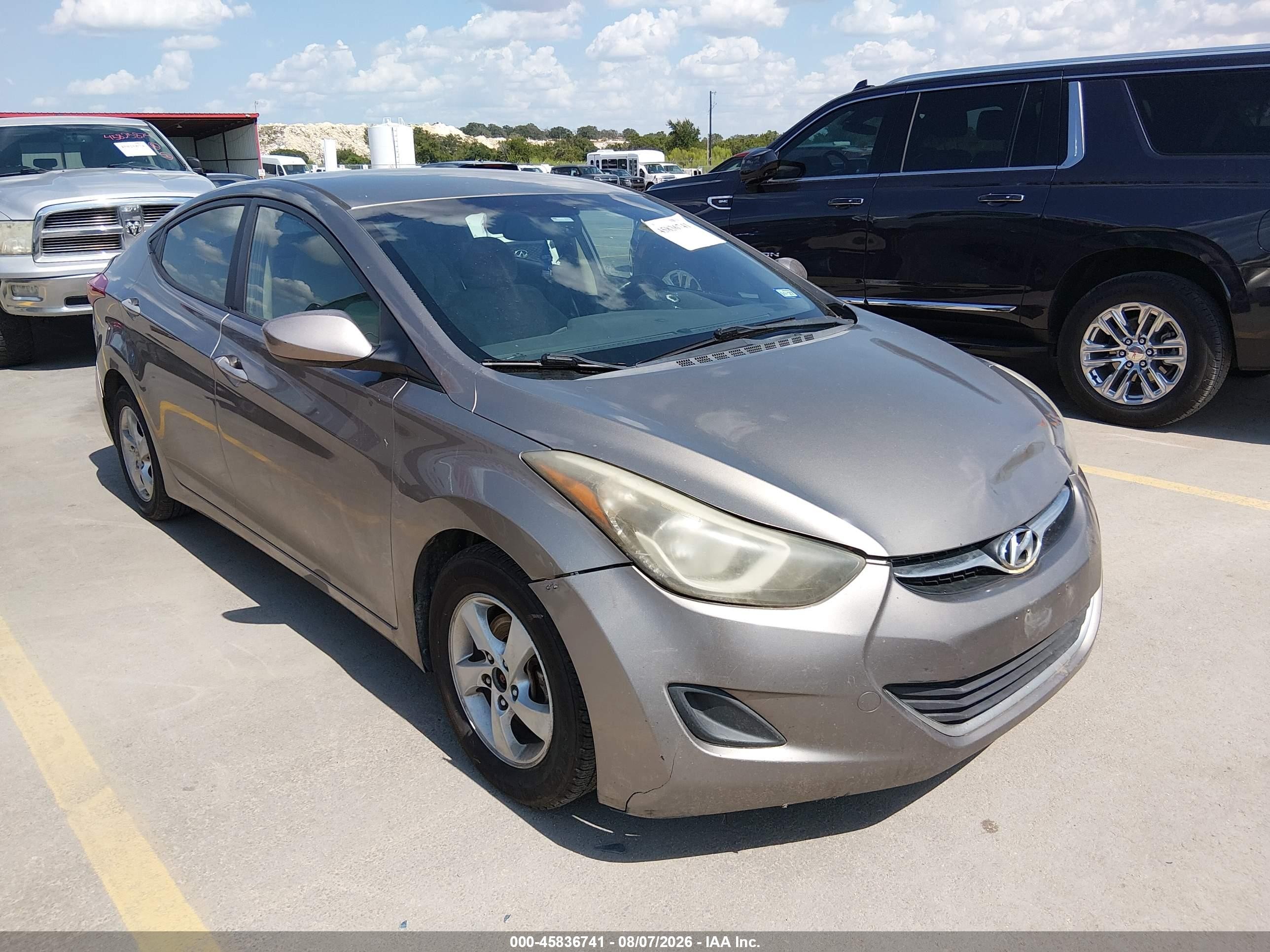 2014 Hyundai Elantra SE, VIN 5NPDH4AE1EH477168 — Normal wear
