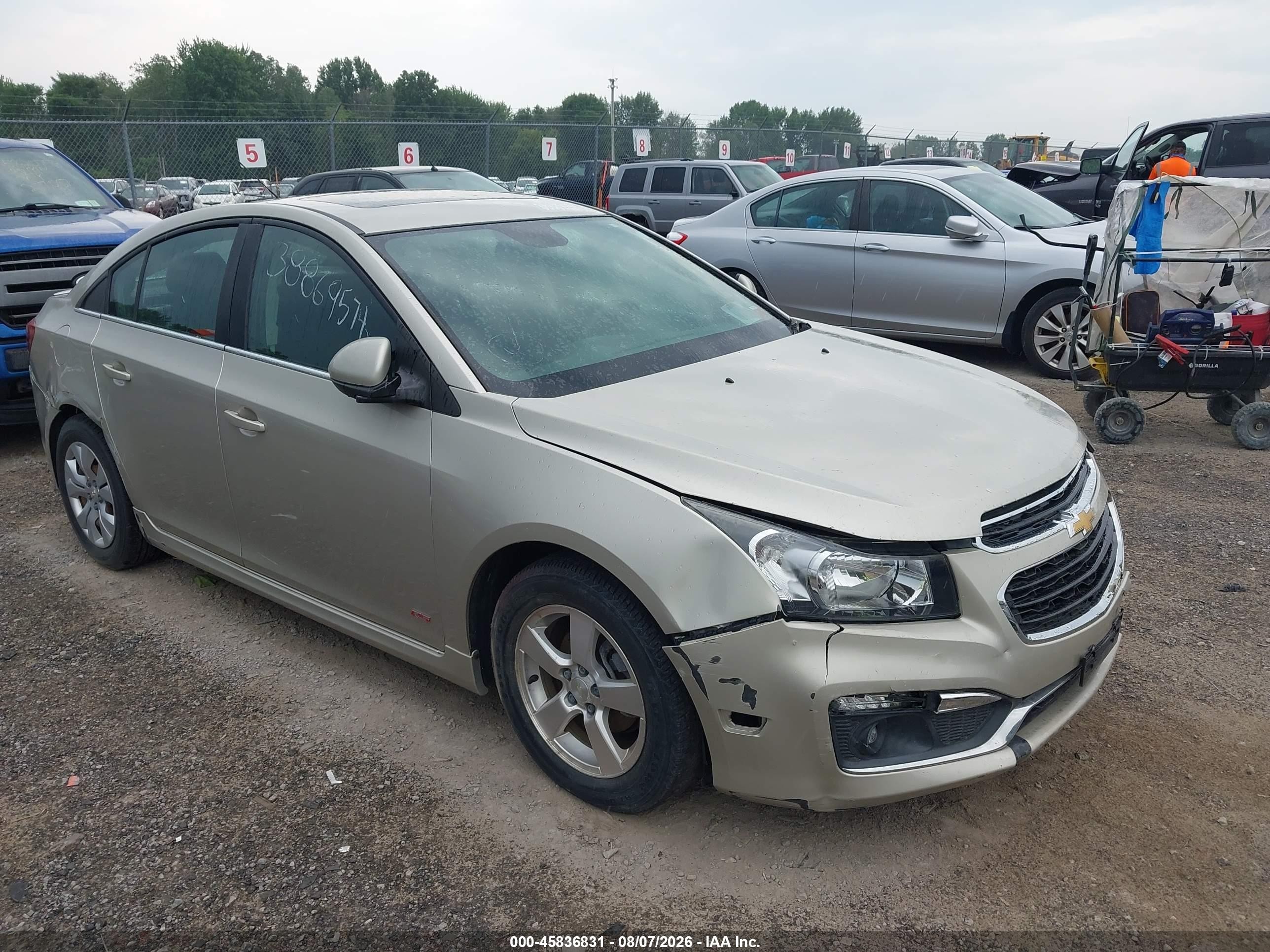 2015 Chevrolet Cruze LT, VIN 1G1PC5SB0F7288919 — Front end