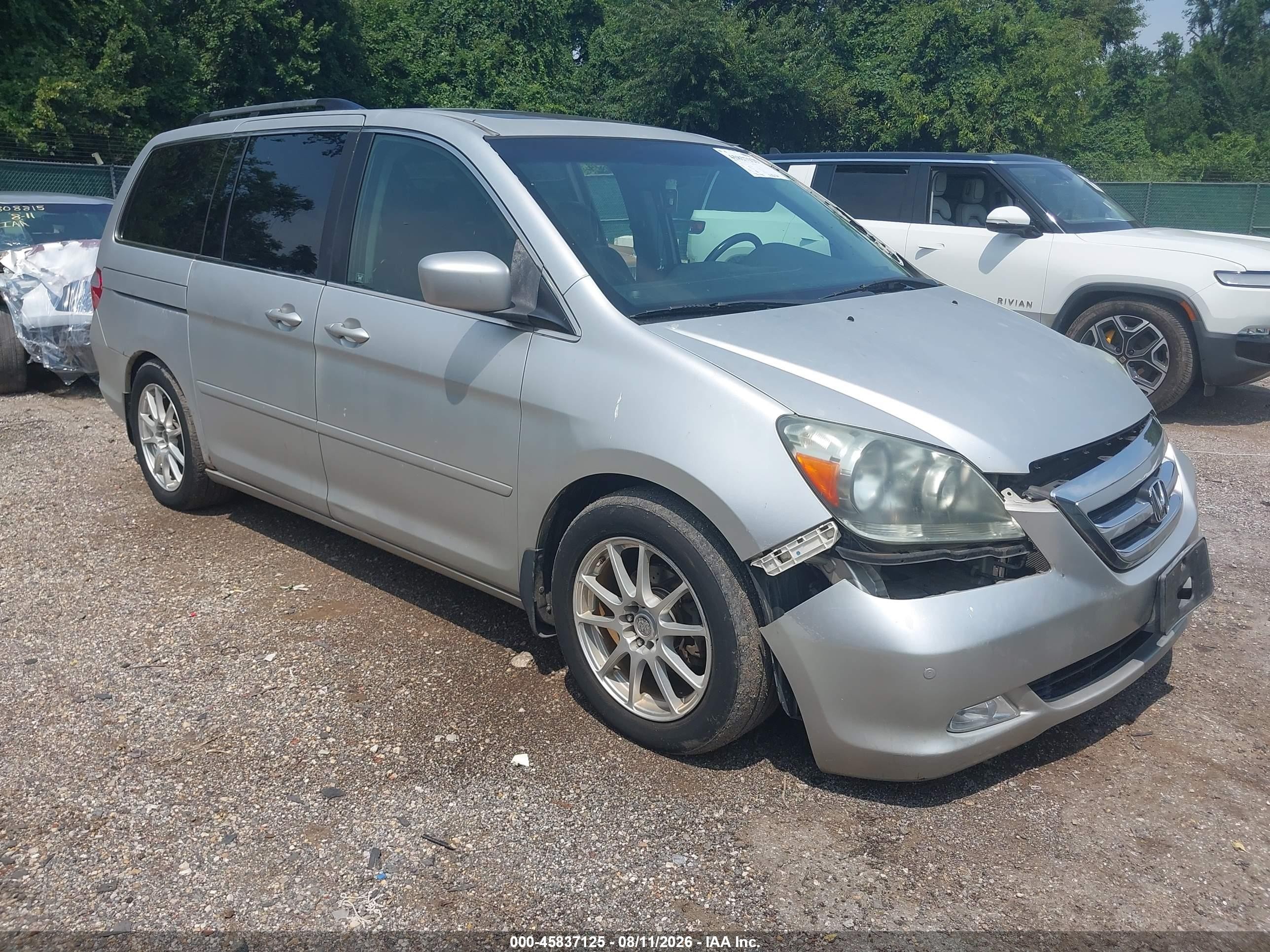 2005 Honda Odyssey Touring, VIN 5FNRL388X5B097548 — Normal wear