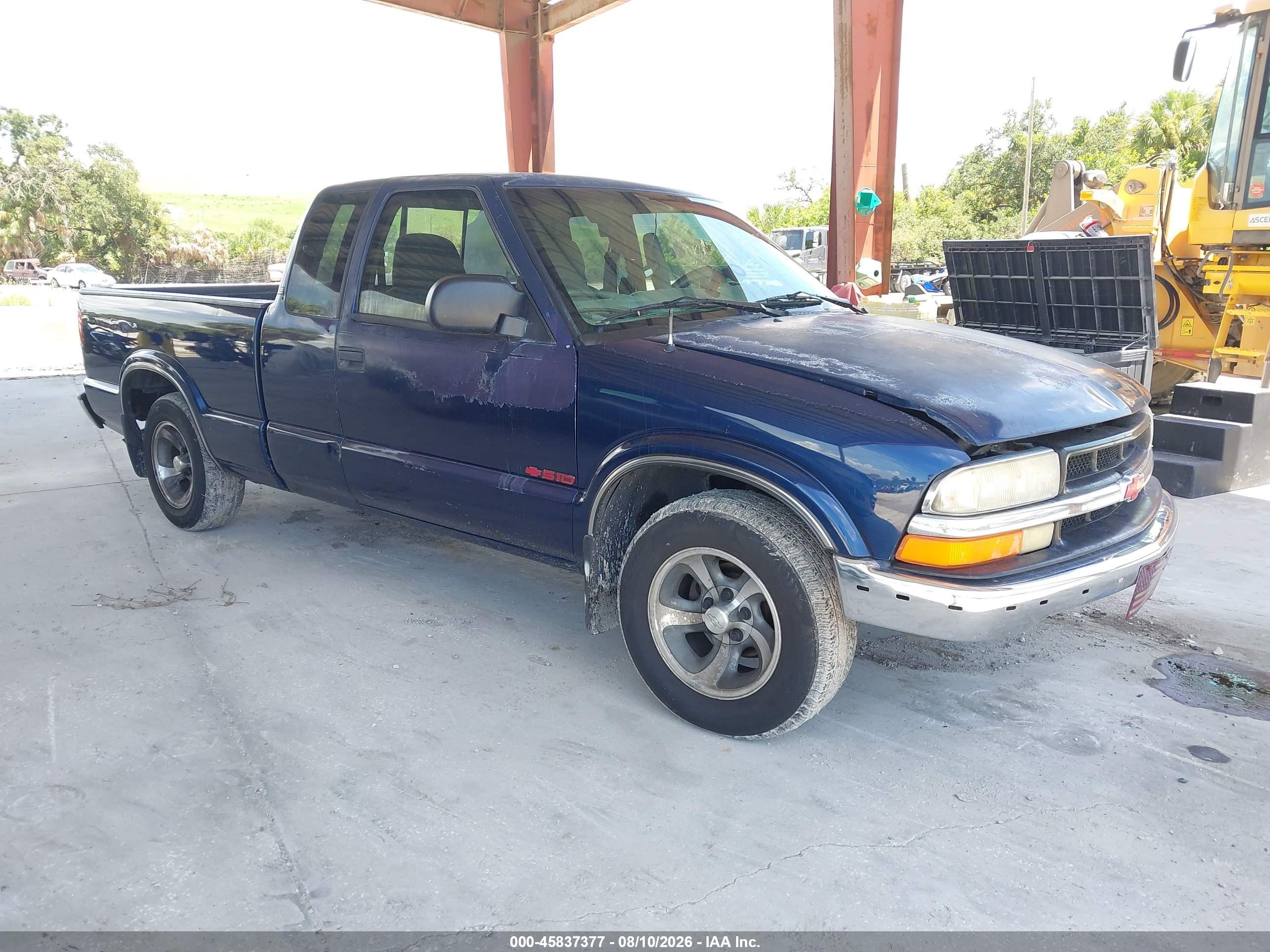 2003 Chevrolet S-10 LS, VIN 1GCCS19X038192183 — Normal wear