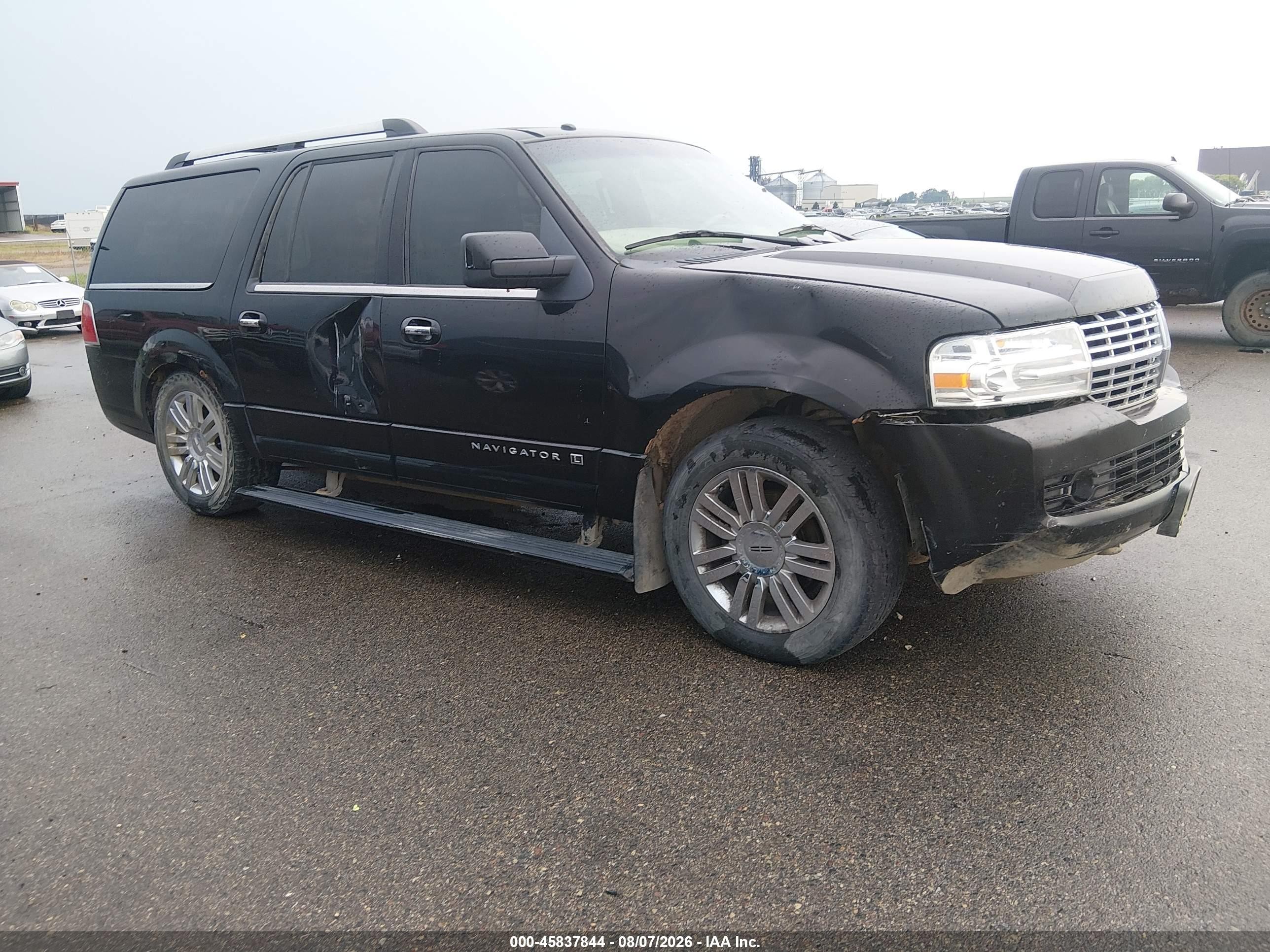 2008 Lincoln Navigator, VIN 5LMFL285X8LJ01613 — Side