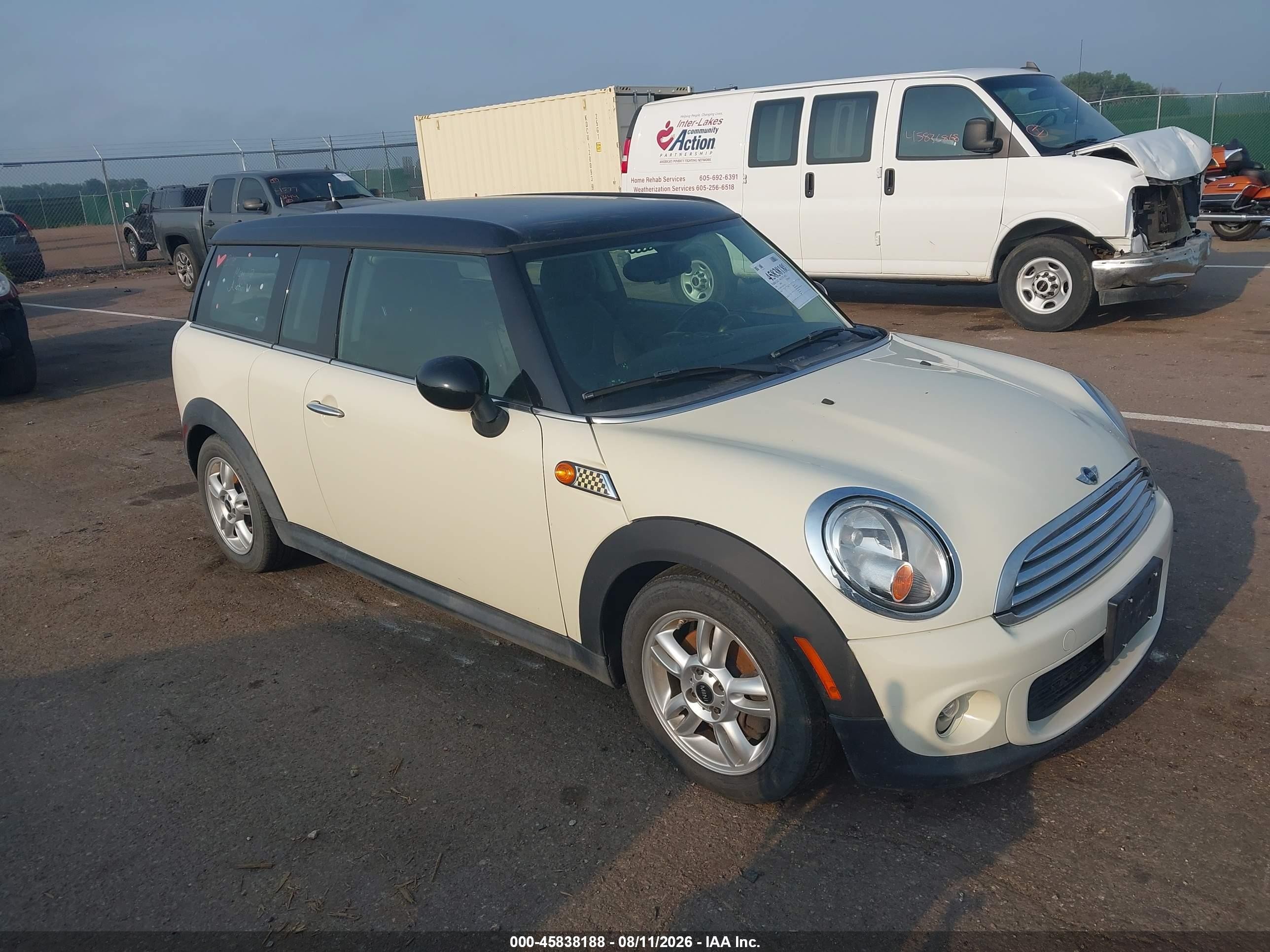 2014 MINI Clubman, VIN WMWZF3C52ET571393 — Normal wear
