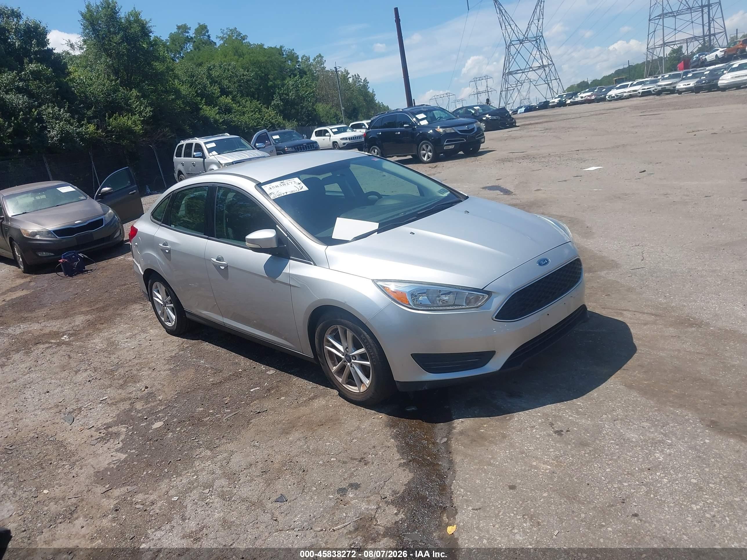 2015 Ford Focus SE, VIN 1FADP3F24FL364958 — Normal wear