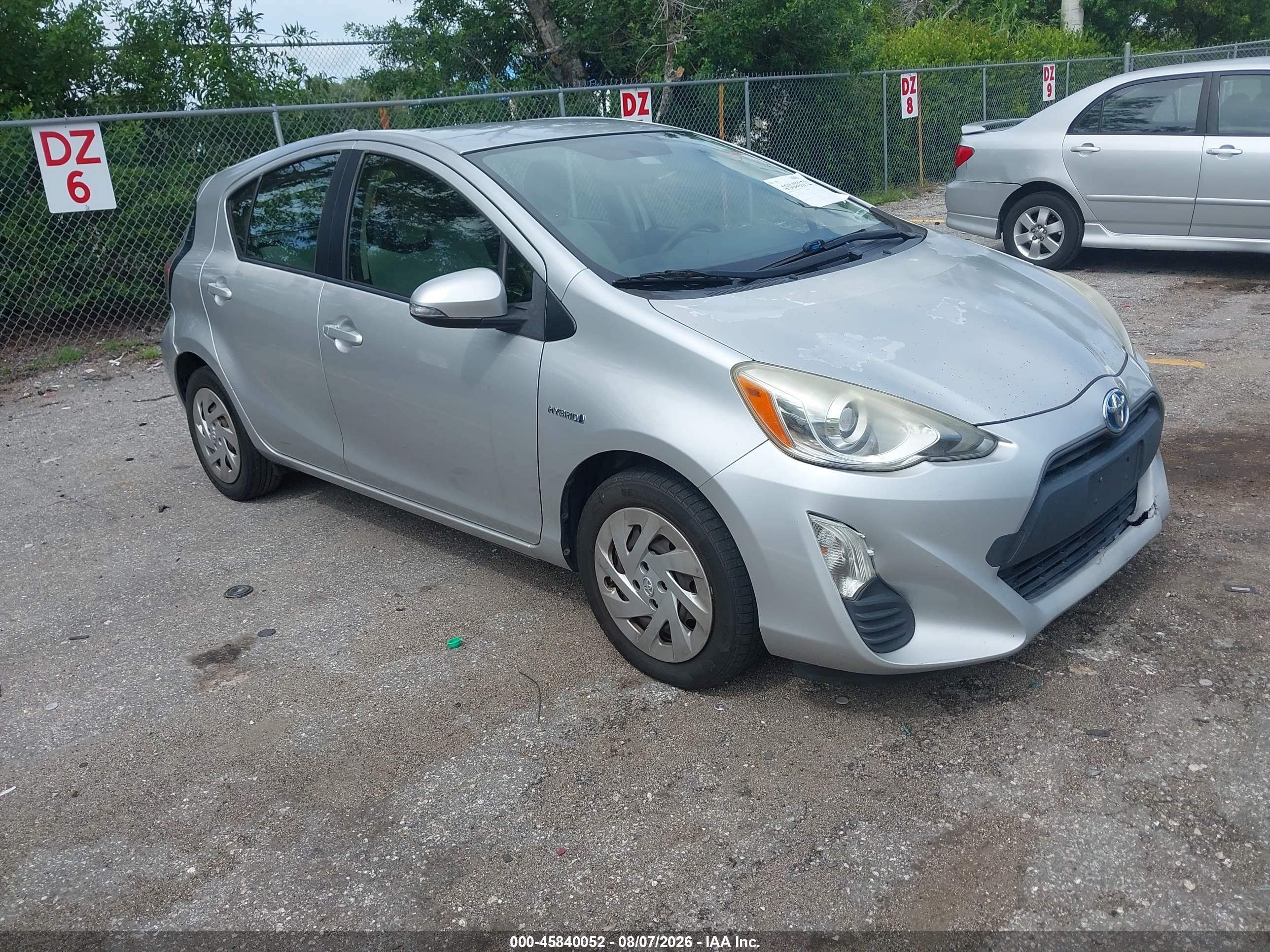 2016 Toyota Prius One, VIN JTDKDTB36G1127085 — Normal wear