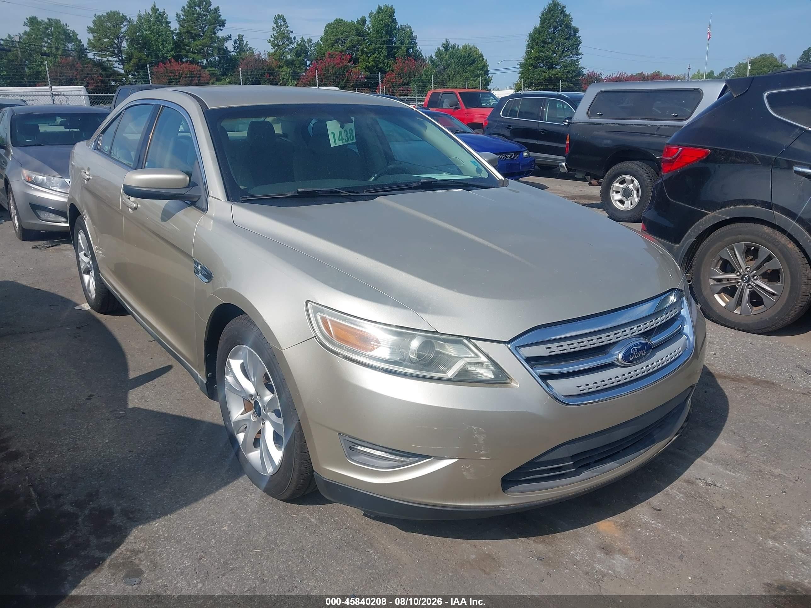 2010 Ford Taurus SEL, VIN 1FAHP2EW2AG157390 — Normal wear