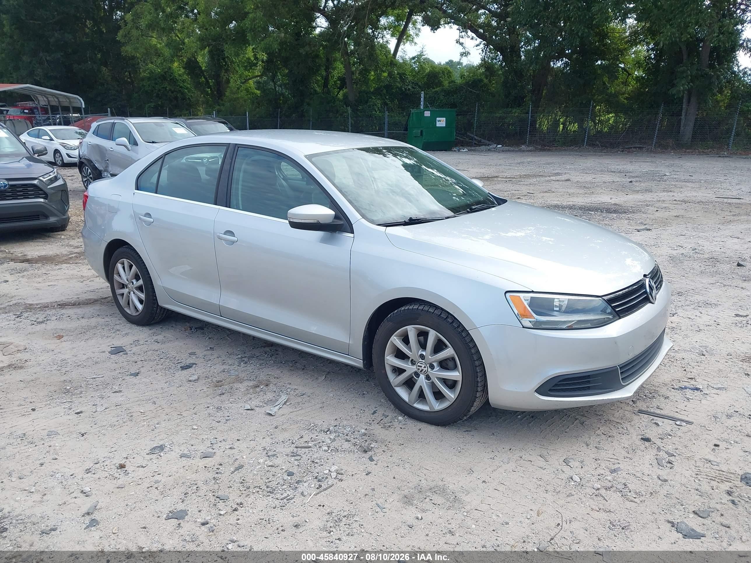 2013 Volkswagen Jetta SE, VIN 3VWDX7AJ2DM450570 — Rear end