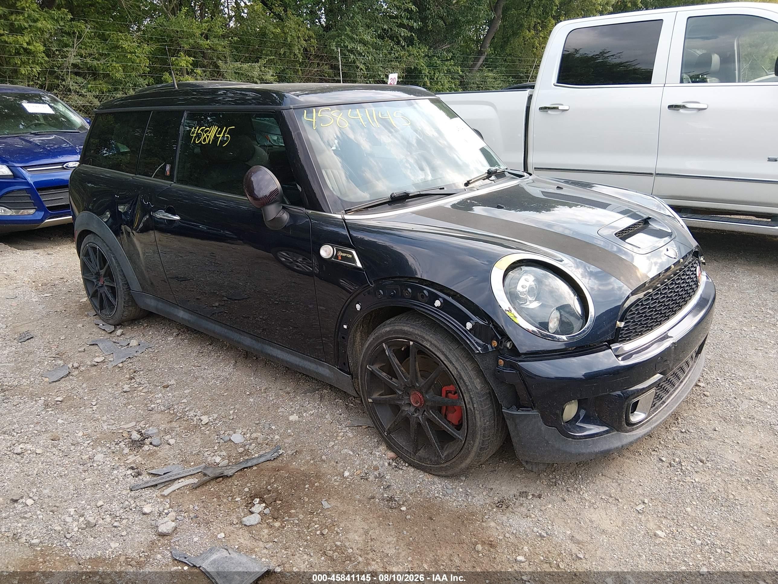 2011 MINI Clubman S, VIN WMWZG3C55BTY36977 — Перед