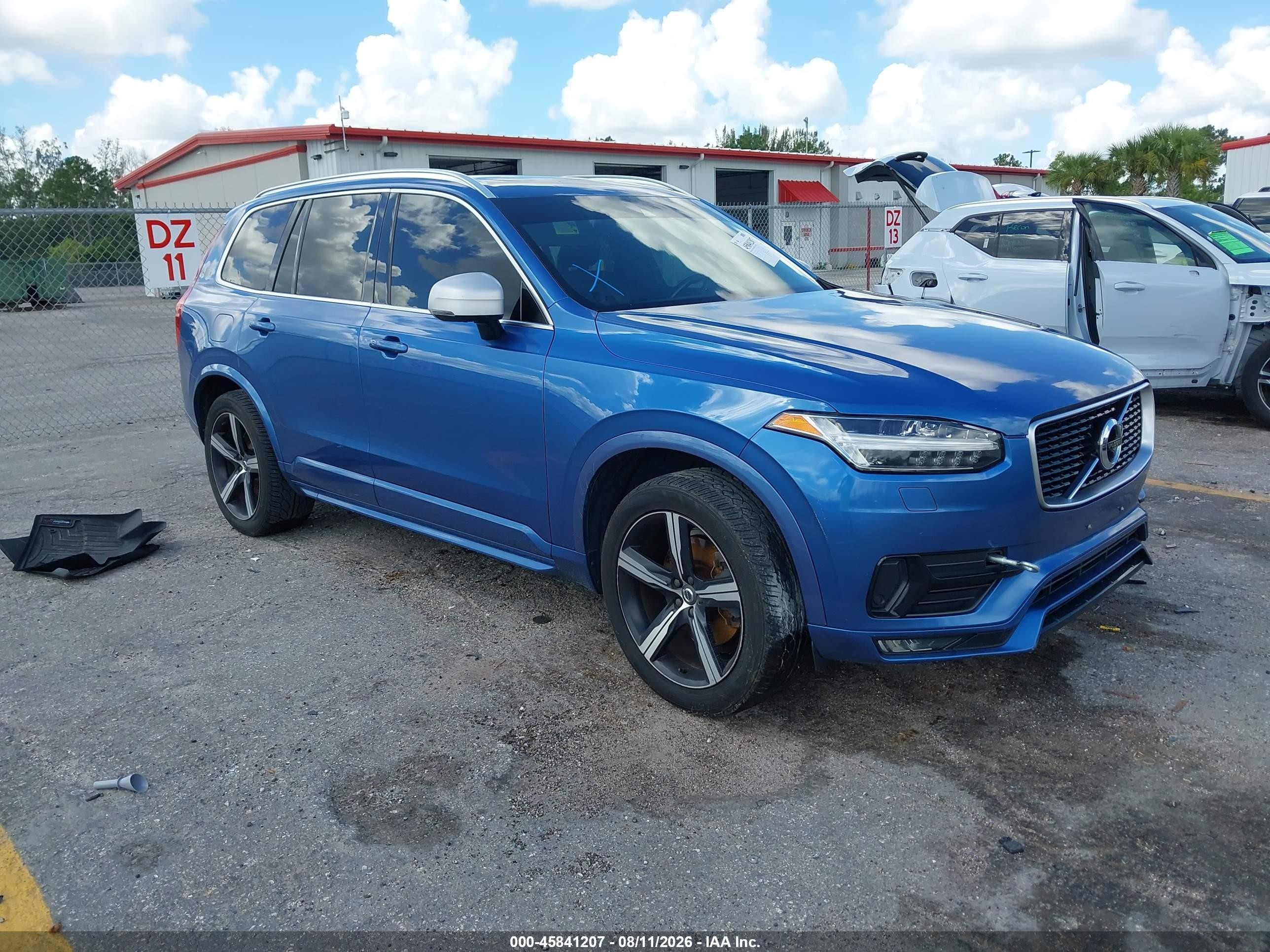 2016 Volvo XC90 T6 R-Design, VIN YV4A22PM2G1050435 — Normal wear