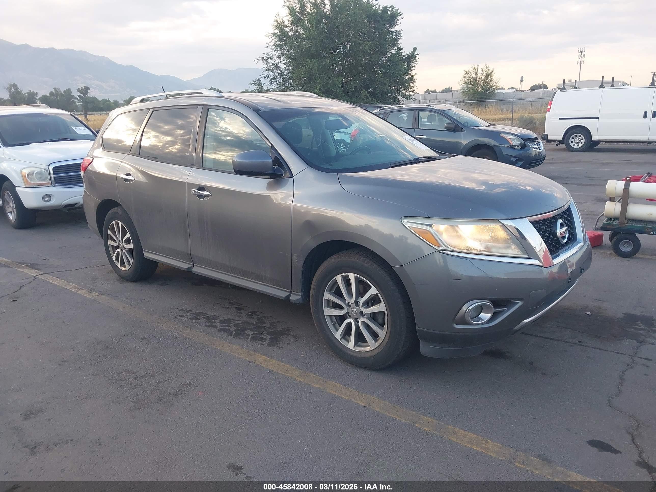 2016 Nissan Pathfinder Platinum, VIN 5N1AR2MM2GC620176 — Обычный износ
