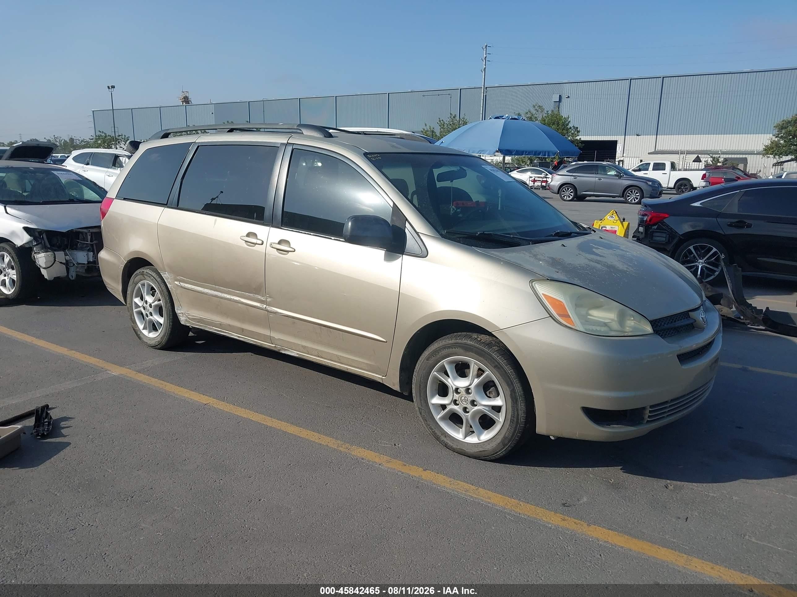 2004 Toyota Sienna LE, VIN 5TDZA23C04S061308 — Side