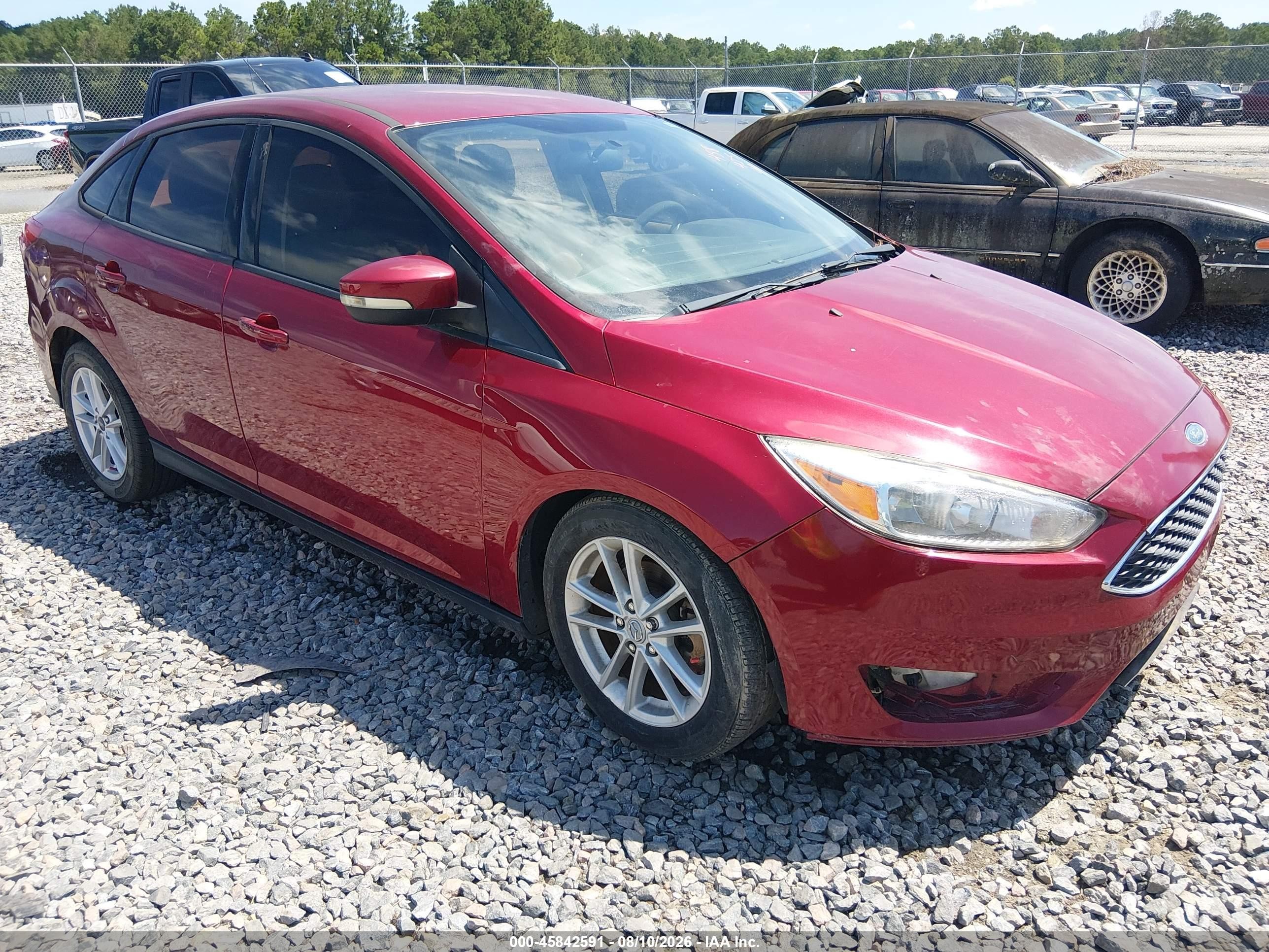 2017 Ford Focus SE, VIN 1FADP3F29HL229204 — Front end