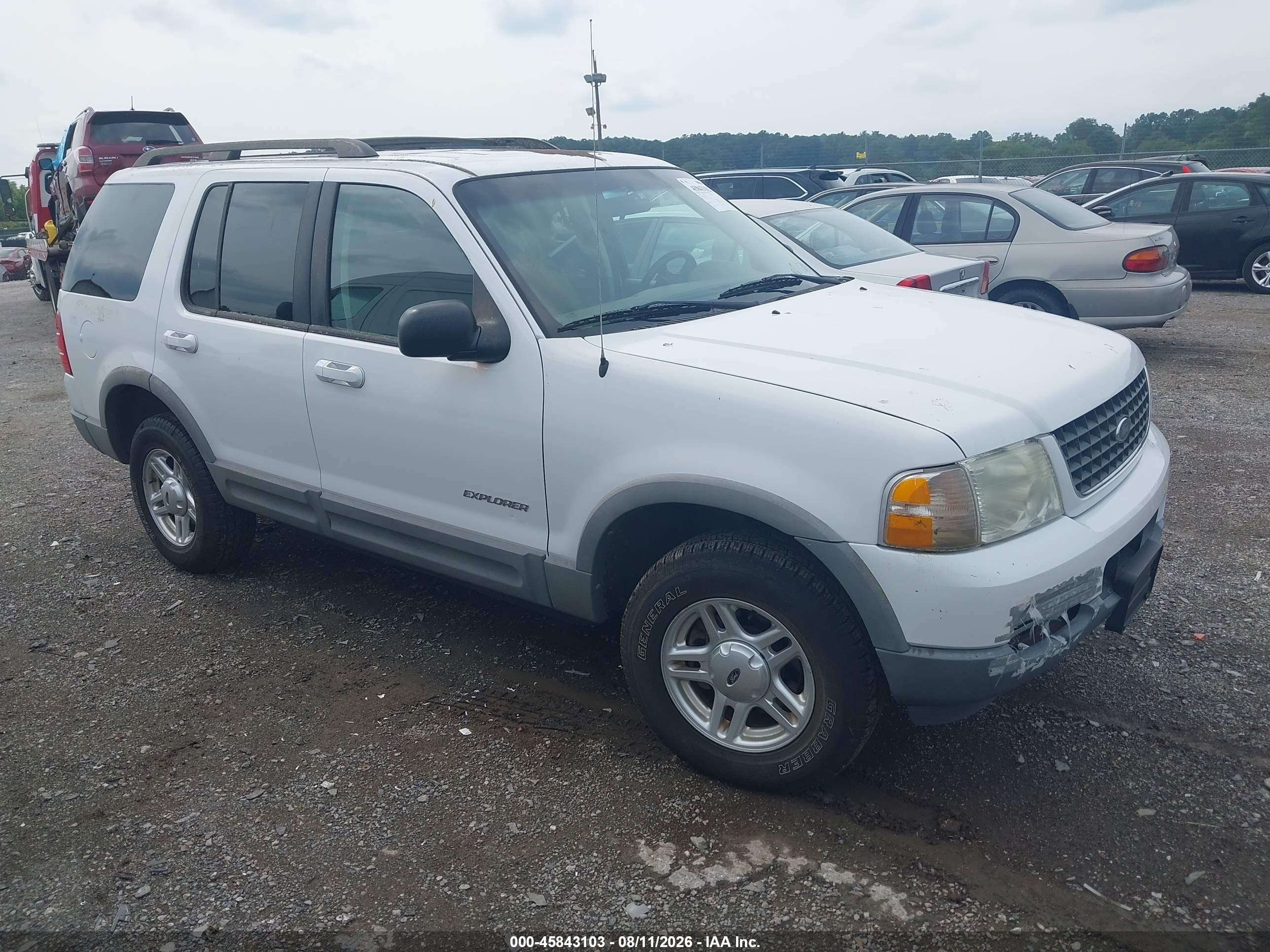 2002 Ford Explorer XLT, VIN 1FMZU73E32UB33239 — Front end