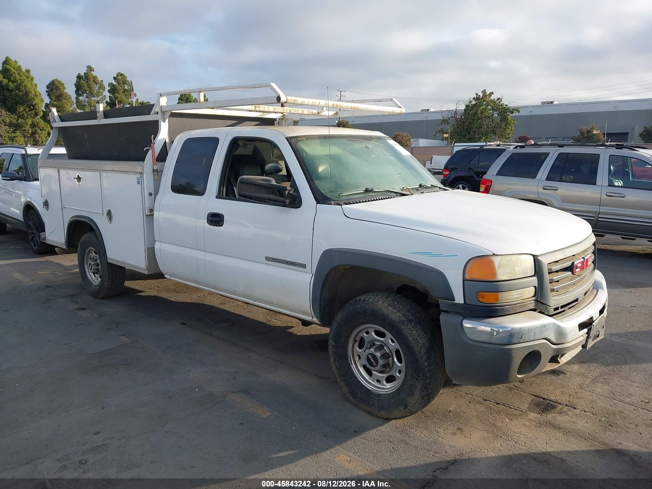 2005 GMC Sierra 2500HD Work Truck, VIN 1GDHC29U15E299967 — Normal wear