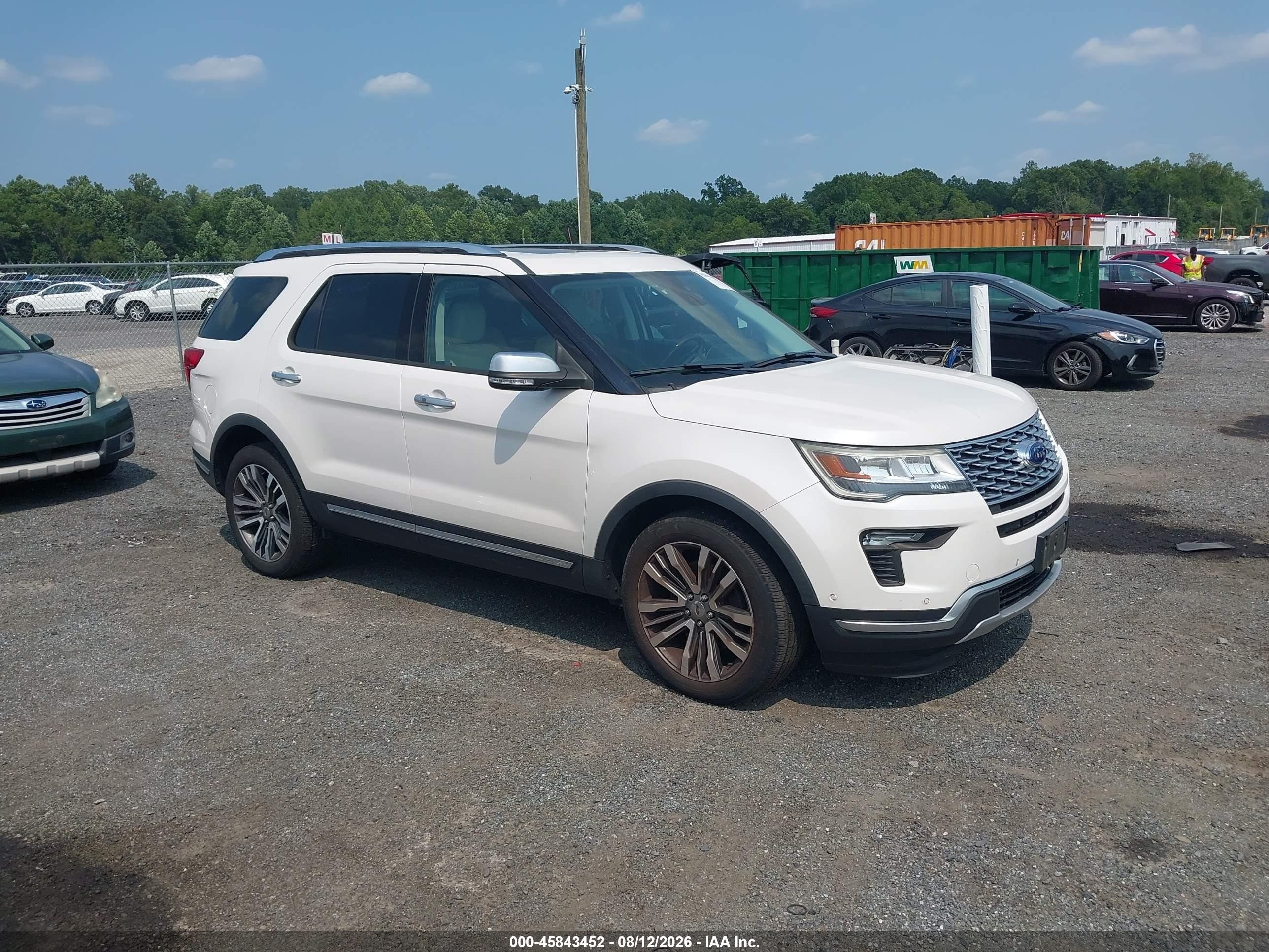 2018 Ford Explorer Platinum, VIN 1FM5K8HT5JGB63485 — Normal wear