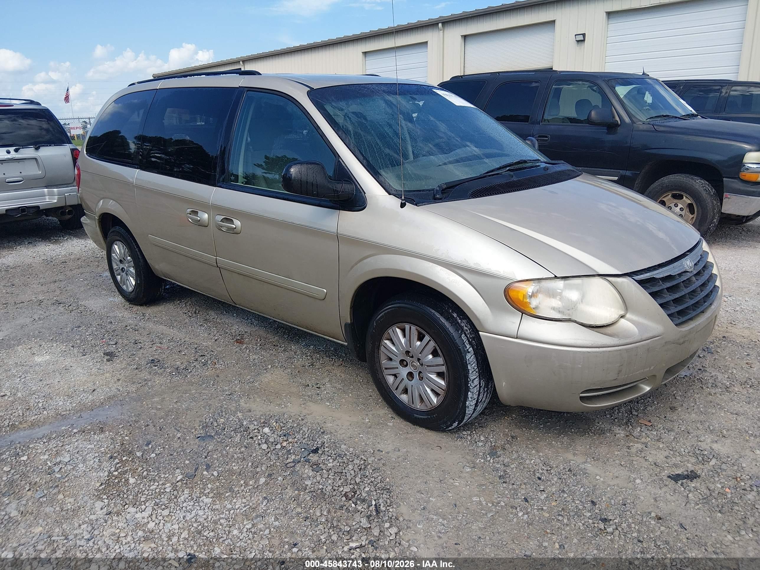 2007 Chrysler Town & Country LX, VIN 2A4GP44R87R190215 — Side