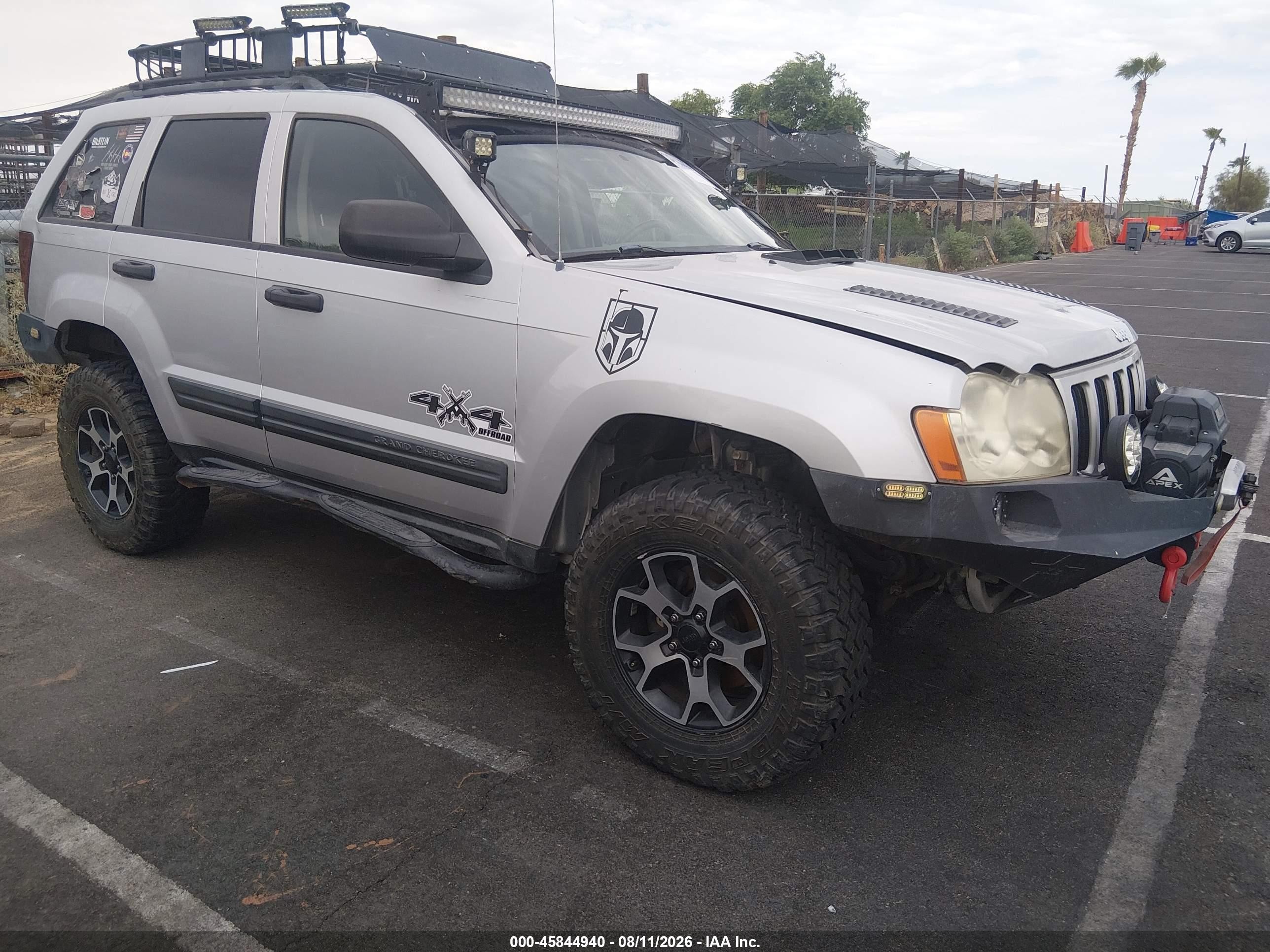2005 Jeep Grand Cherokee Laredo, VIN 1J4HR48N15C538190 — Normal wear