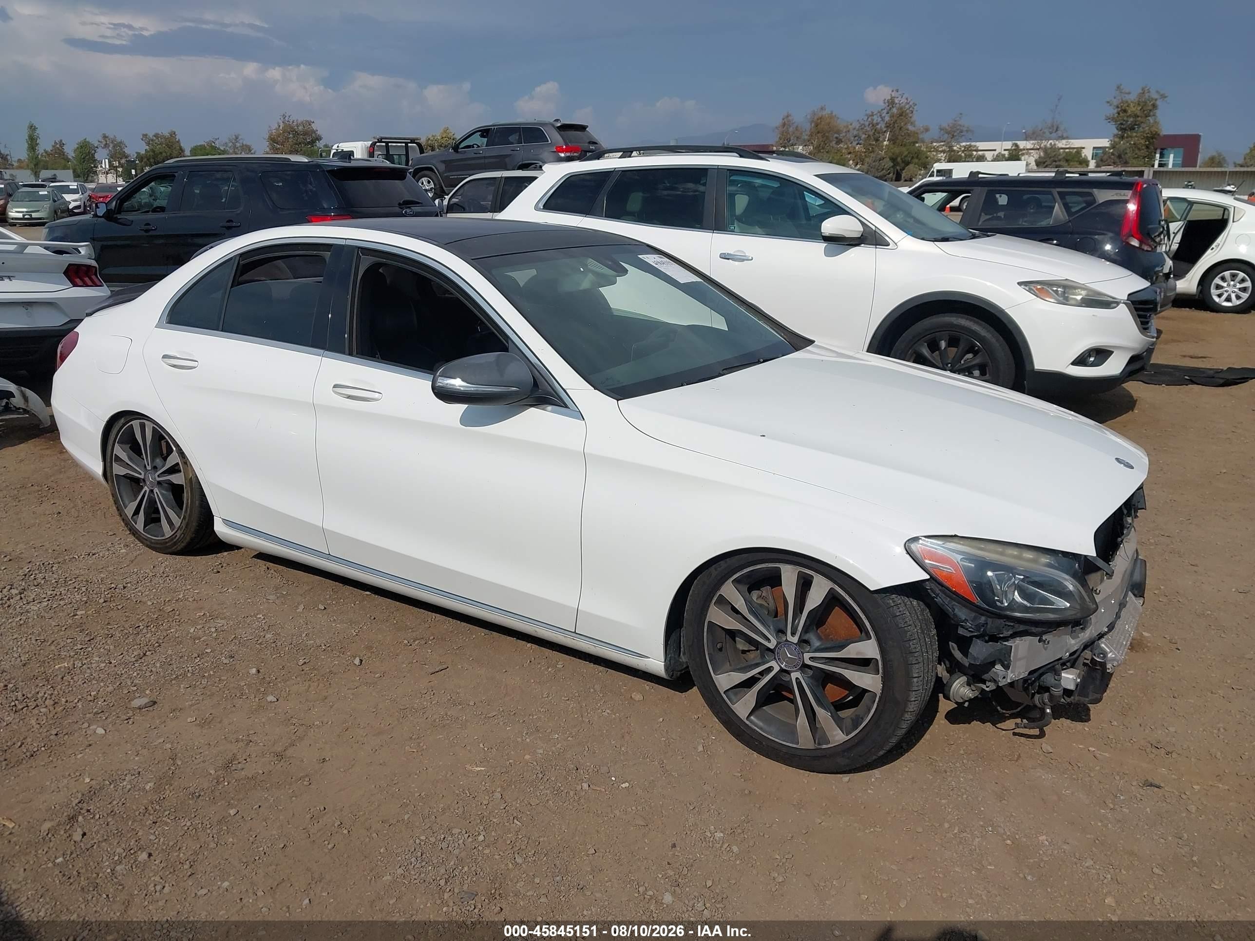 2015 Mercedes-Benz C 300, VIN 55SWF4KB4FU021697 — Normal wear