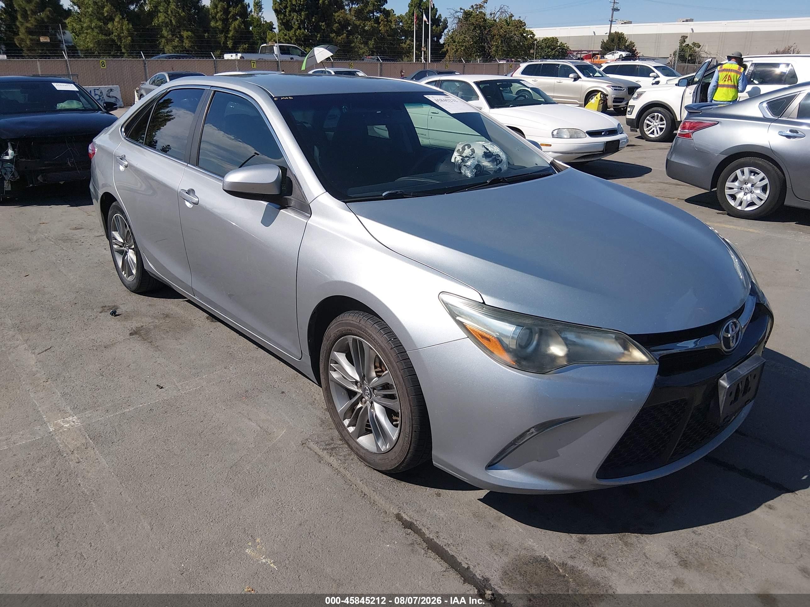 2016 Toyota Camry SE, VIN 4T1BF1FK0GU138805 — Normal wear