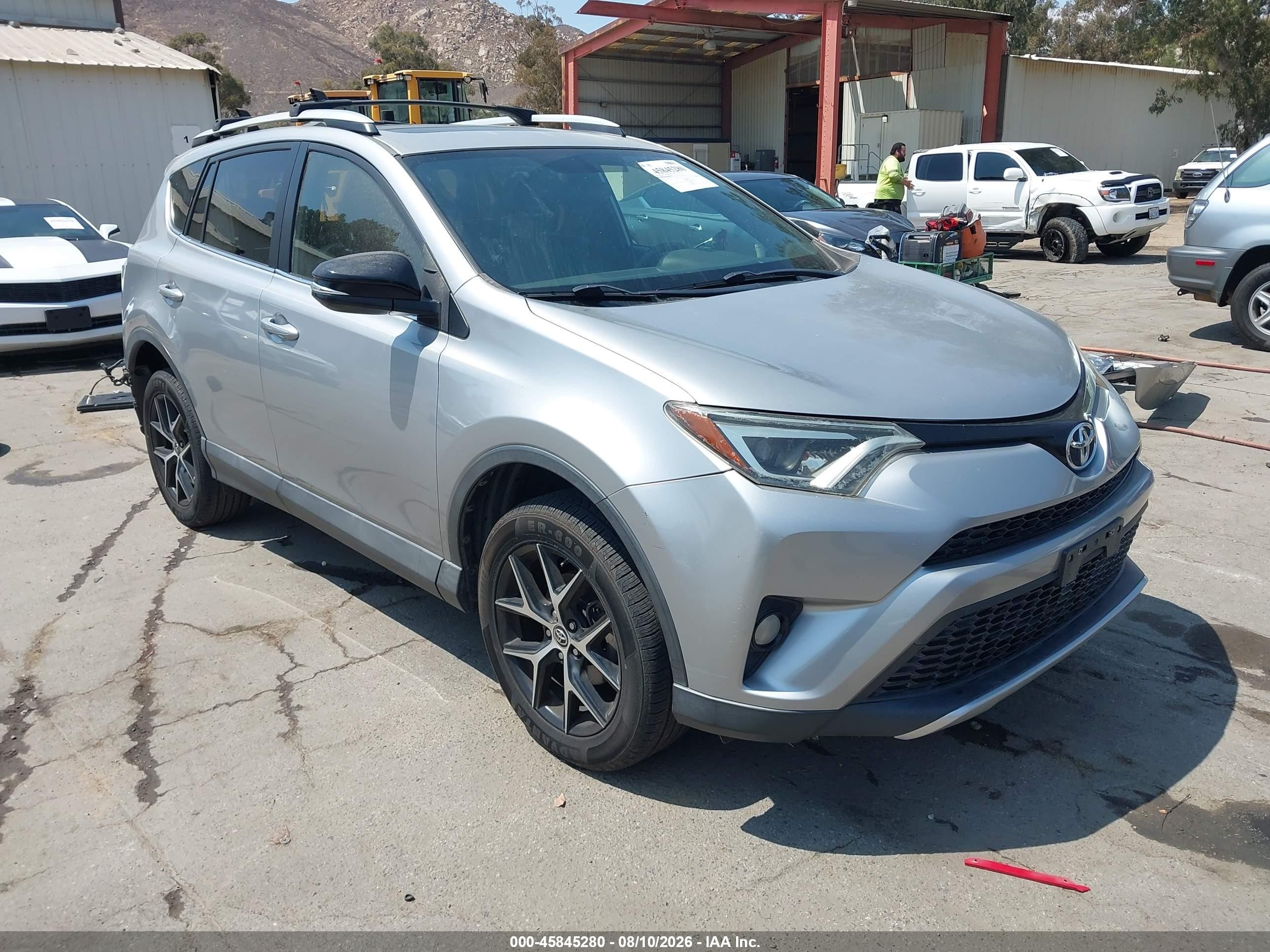 2016 Toyota RAV4 SE, VIN 2T3NFREV4GW307352 — Rear end