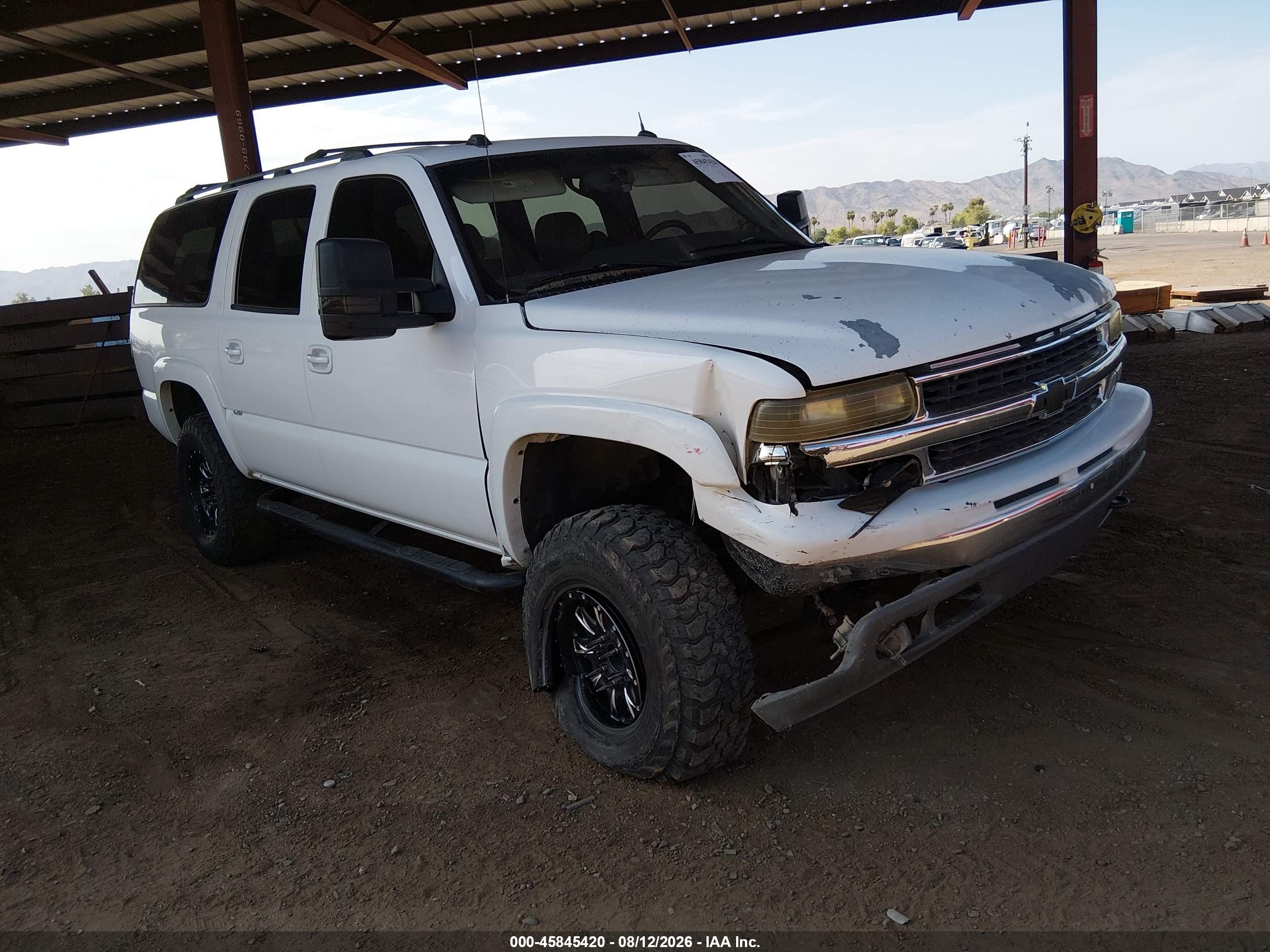2005 Chevrolet Suburban LT, VIN 3GNFK16Z45G273775 — Перед
