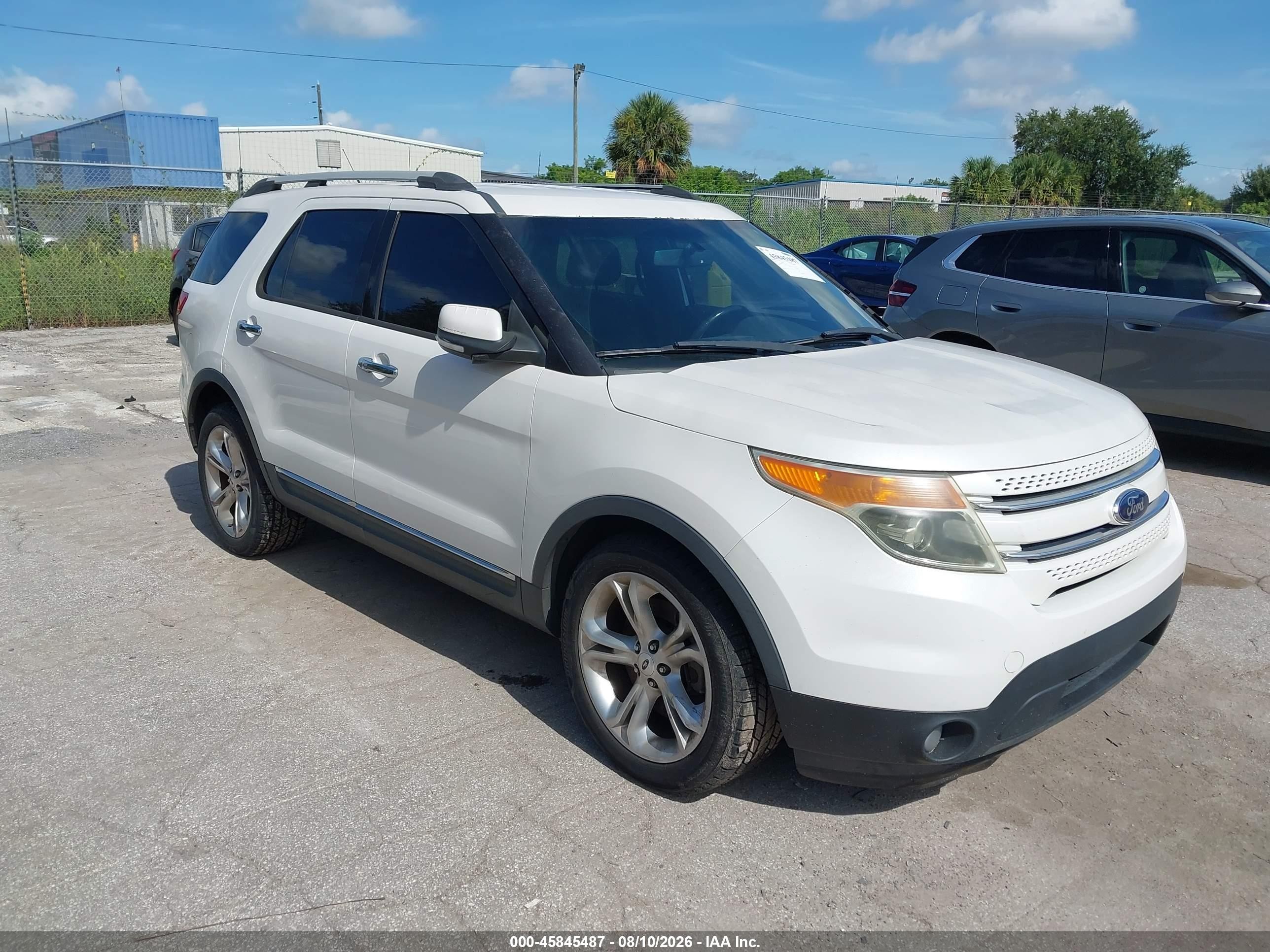2015 Ford Explorer Limited, VIN 1FM5K7F89FGA10401 — Normal wear