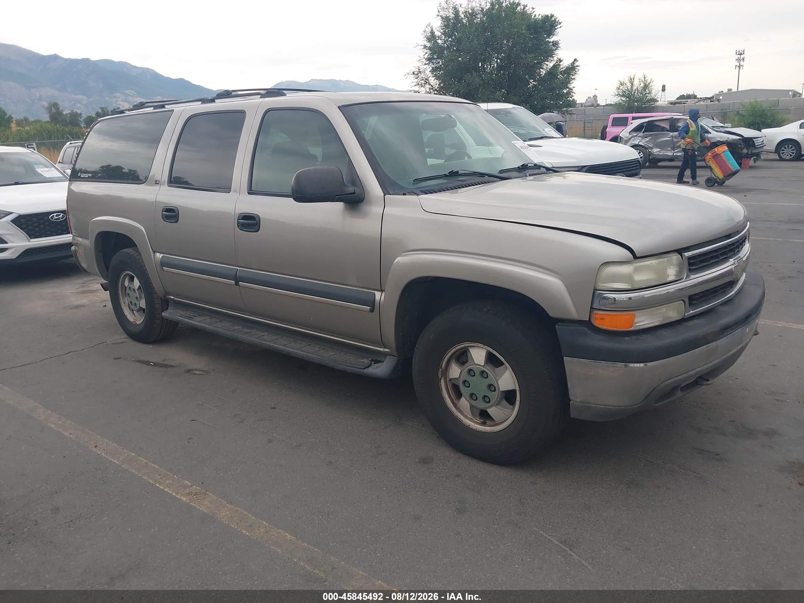 2001 Chevrolet Suburban LS, VIN 3GNFK16T11G210669 — Normal wear