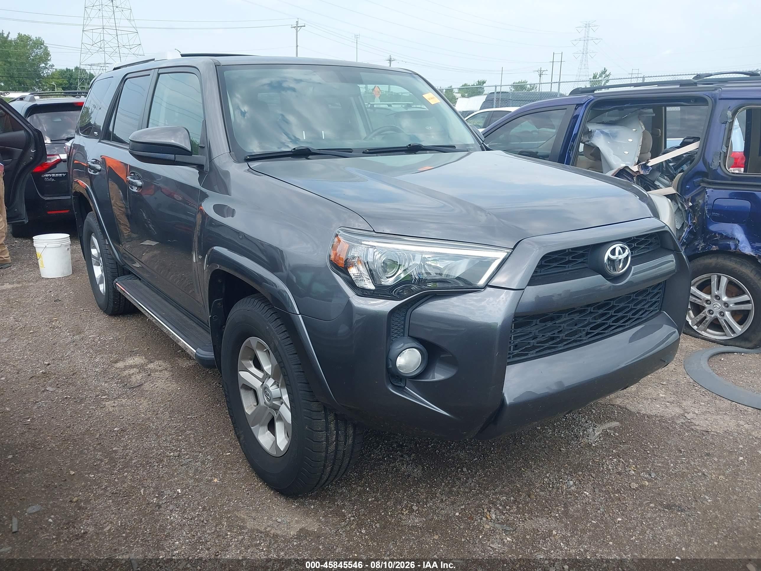 2014 Toyota 4Runner SR5 Premium, VIN JTEZU5JR5E5070413 — Normal wear
