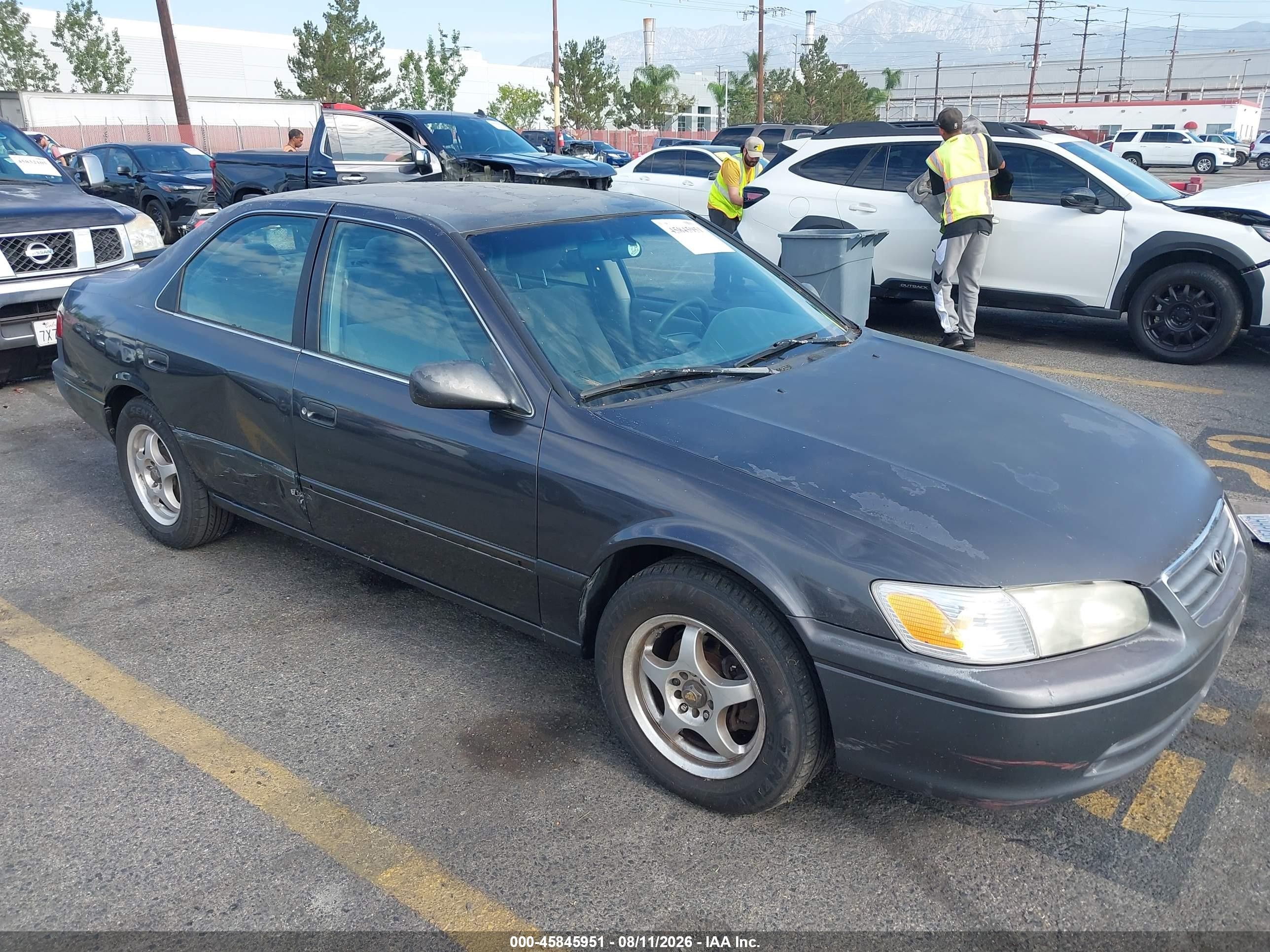 2000 Toyota Camry LE, VIN JT2BG22K2Y0383460 — Бок