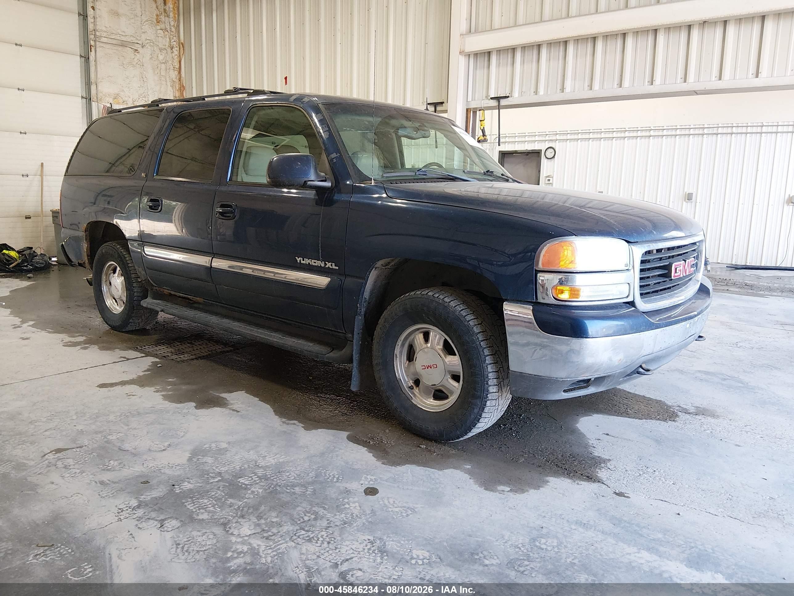 2002 GMC Yukon XL SLT, VIN 3GKFK16Z02G284376 — Зад