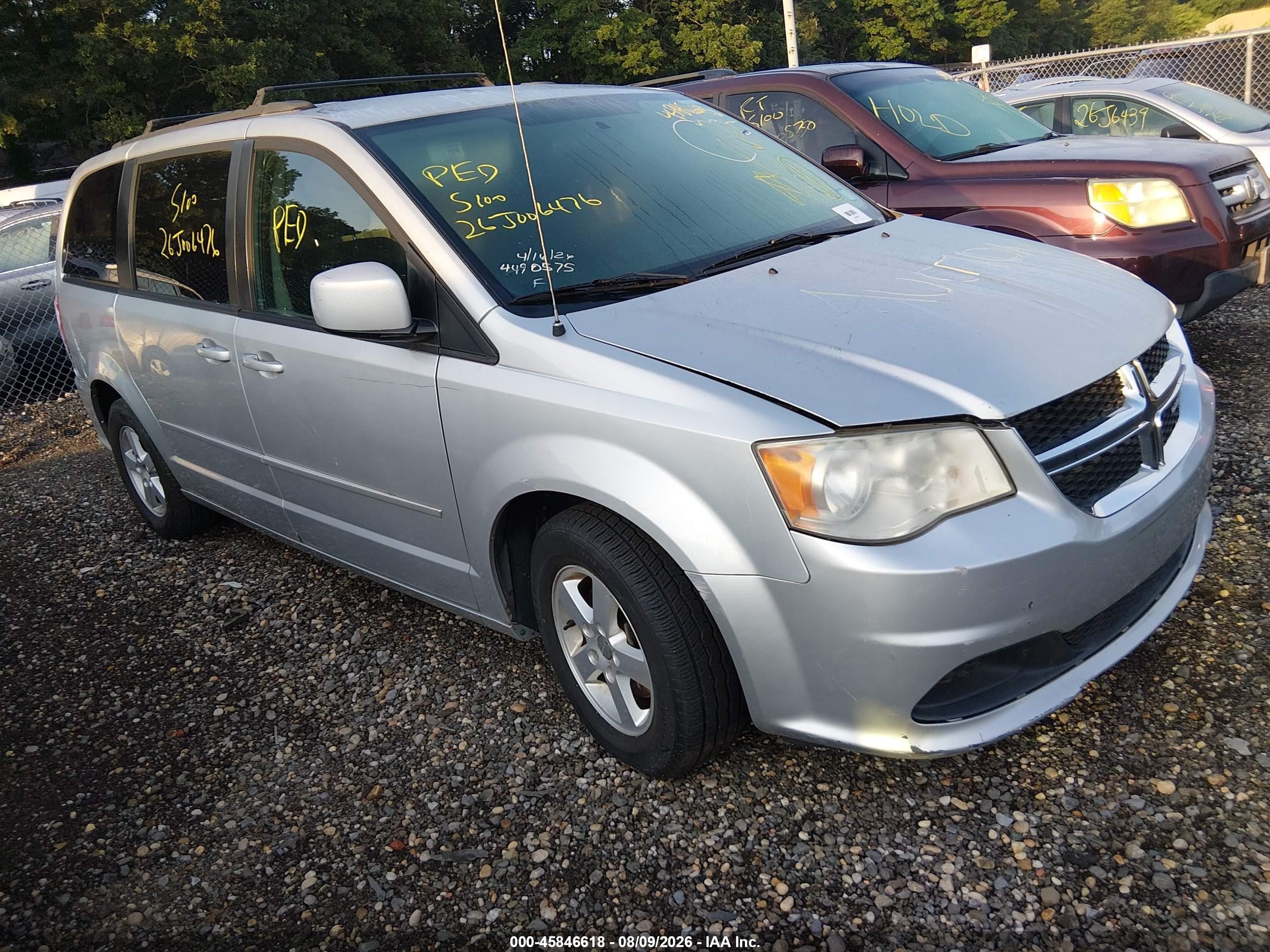 2012 Dodge Grand Caravan SXT, VIN 2C4RDGCG9CR190811 — Зад
