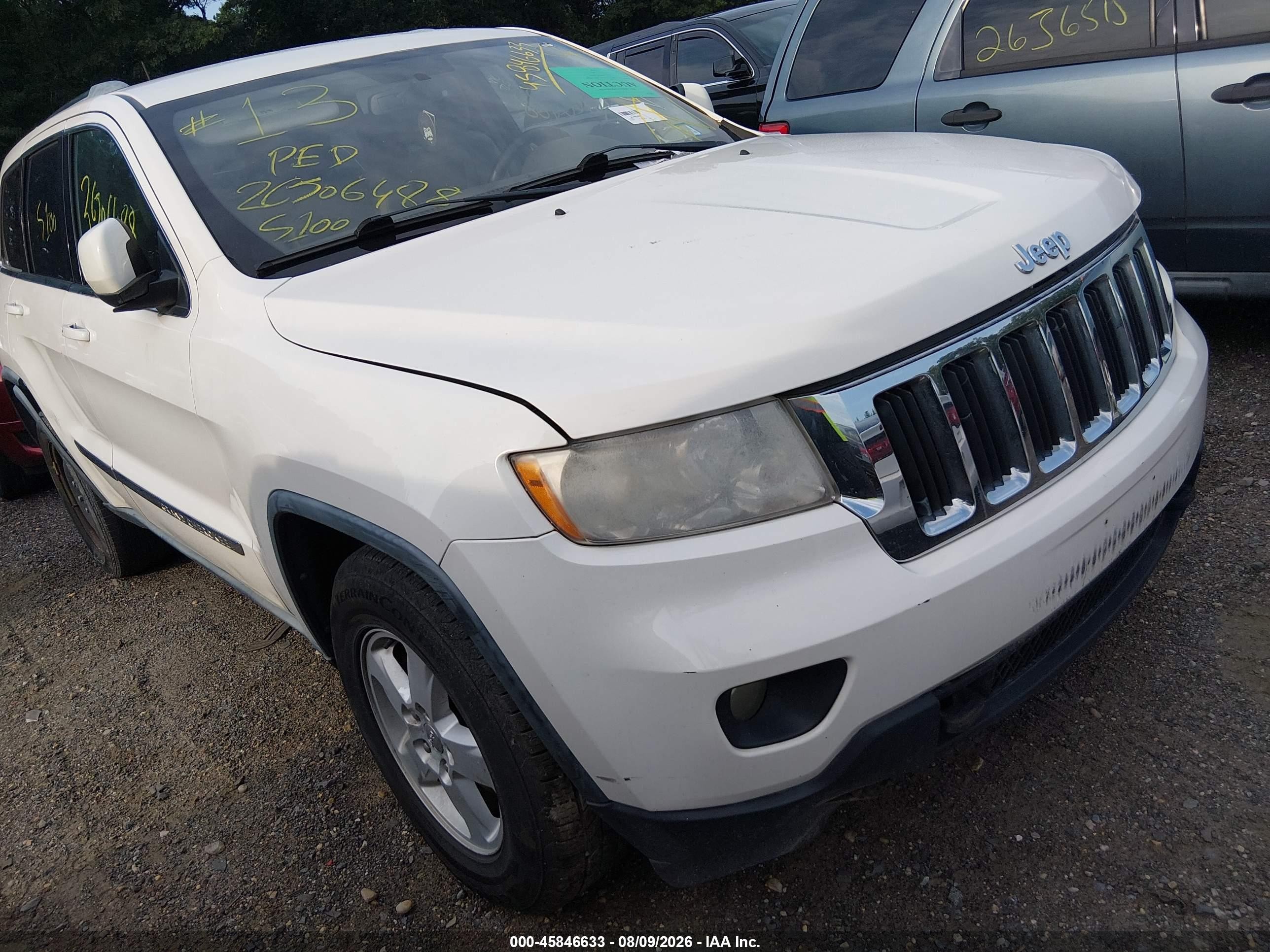 2011 Jeep Grand Cherokee Laredo, VIN 1J4RR4GGXBC617537 — Зад