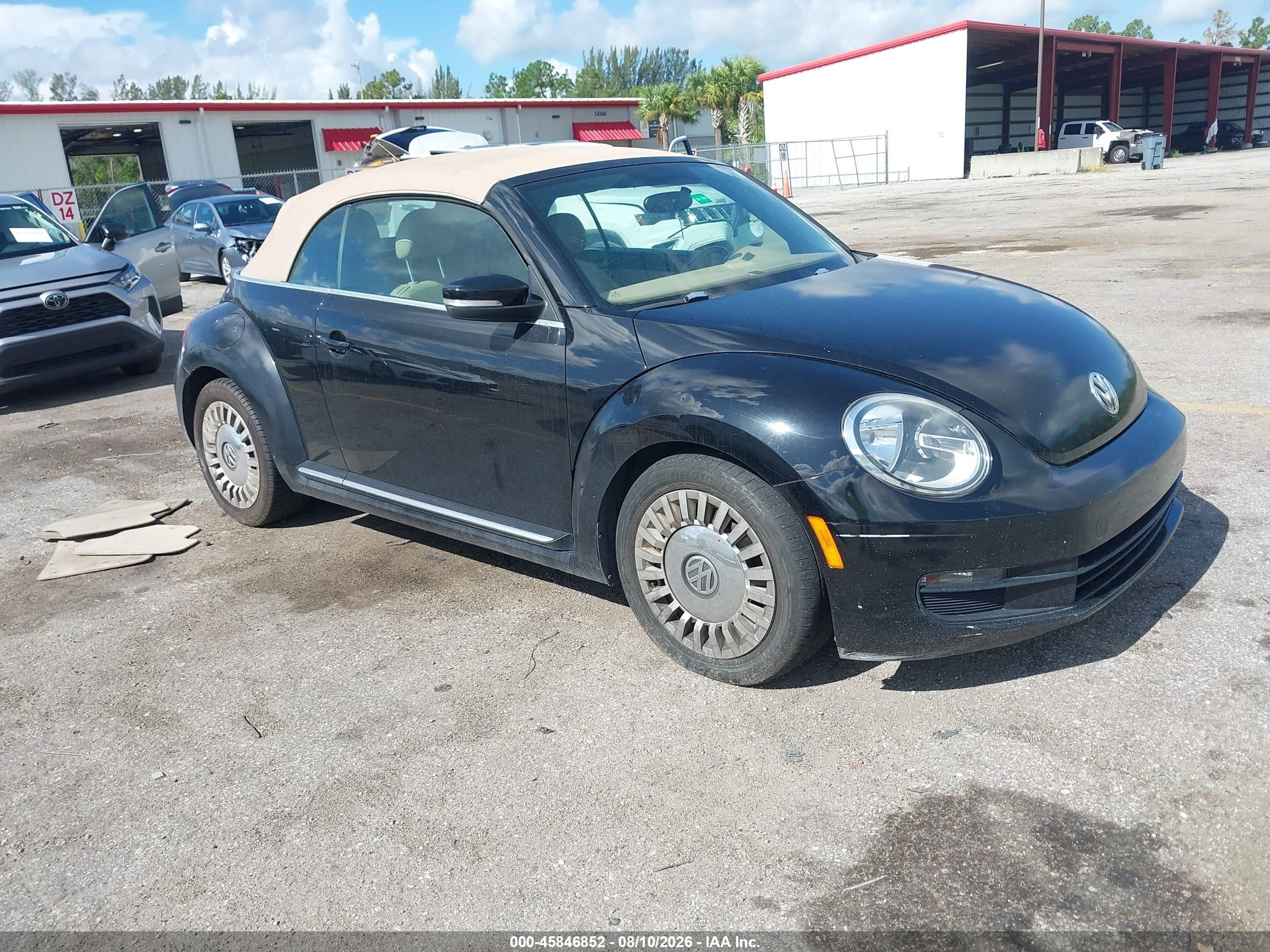 2014 Volkswagen Beetle 2.5L, VIN 3VW5P7AT9EM803426 — Normal wear