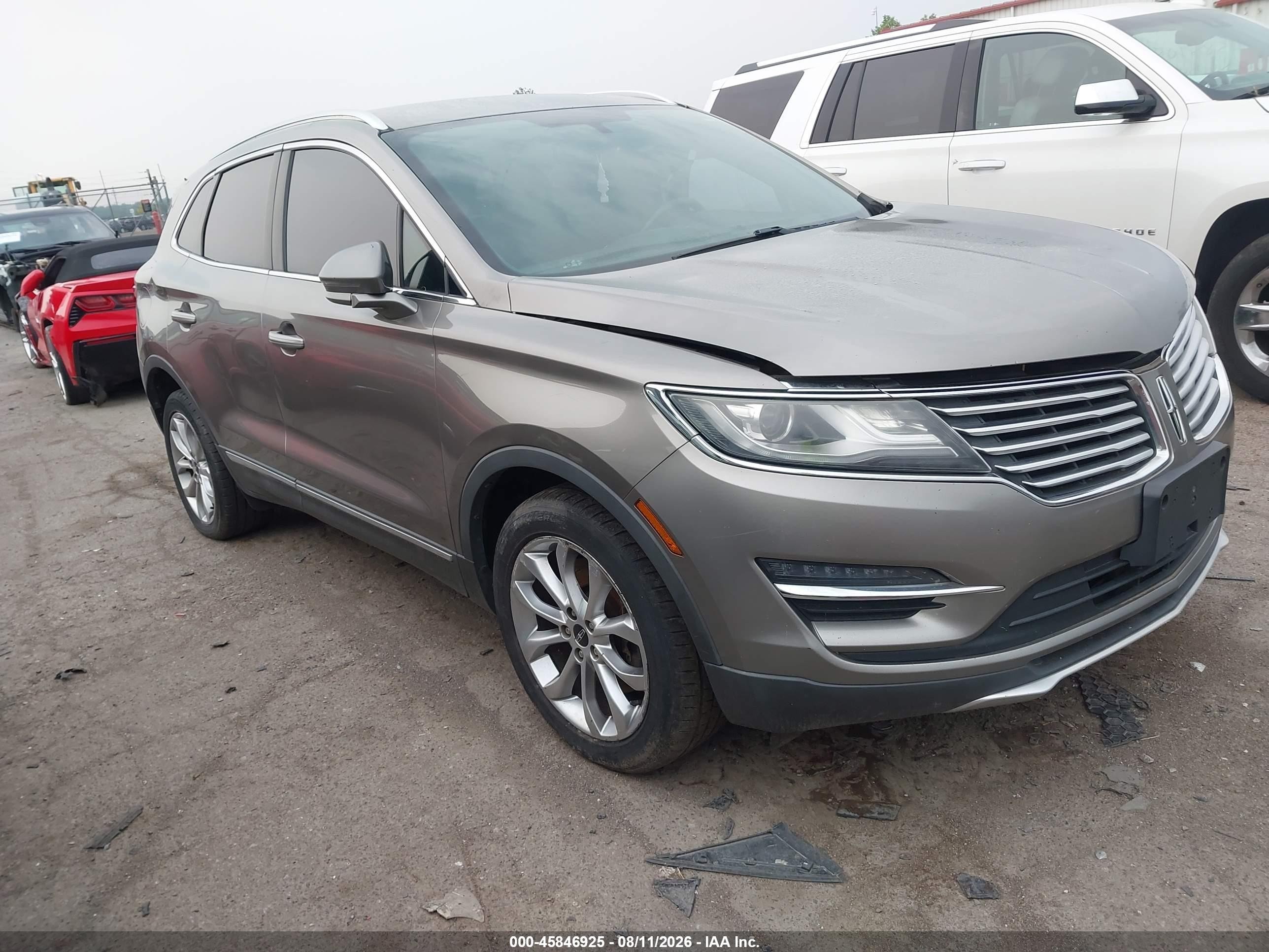 2016 Lincoln MKC Select, VIN 5LMCJ2D98GUJ31221 — Normal wear