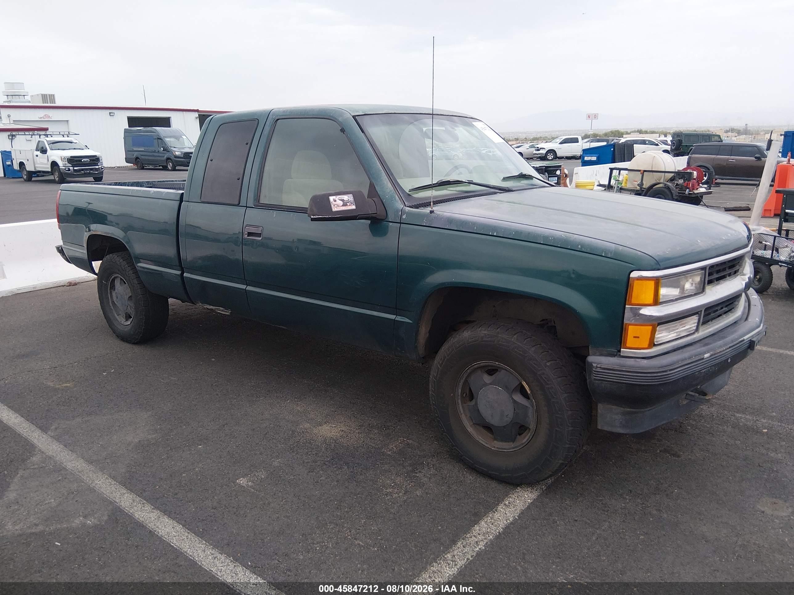 1997 Chevrolet Silverado 1500, VIN 2GCEK19R3V1227704 — Normal wear