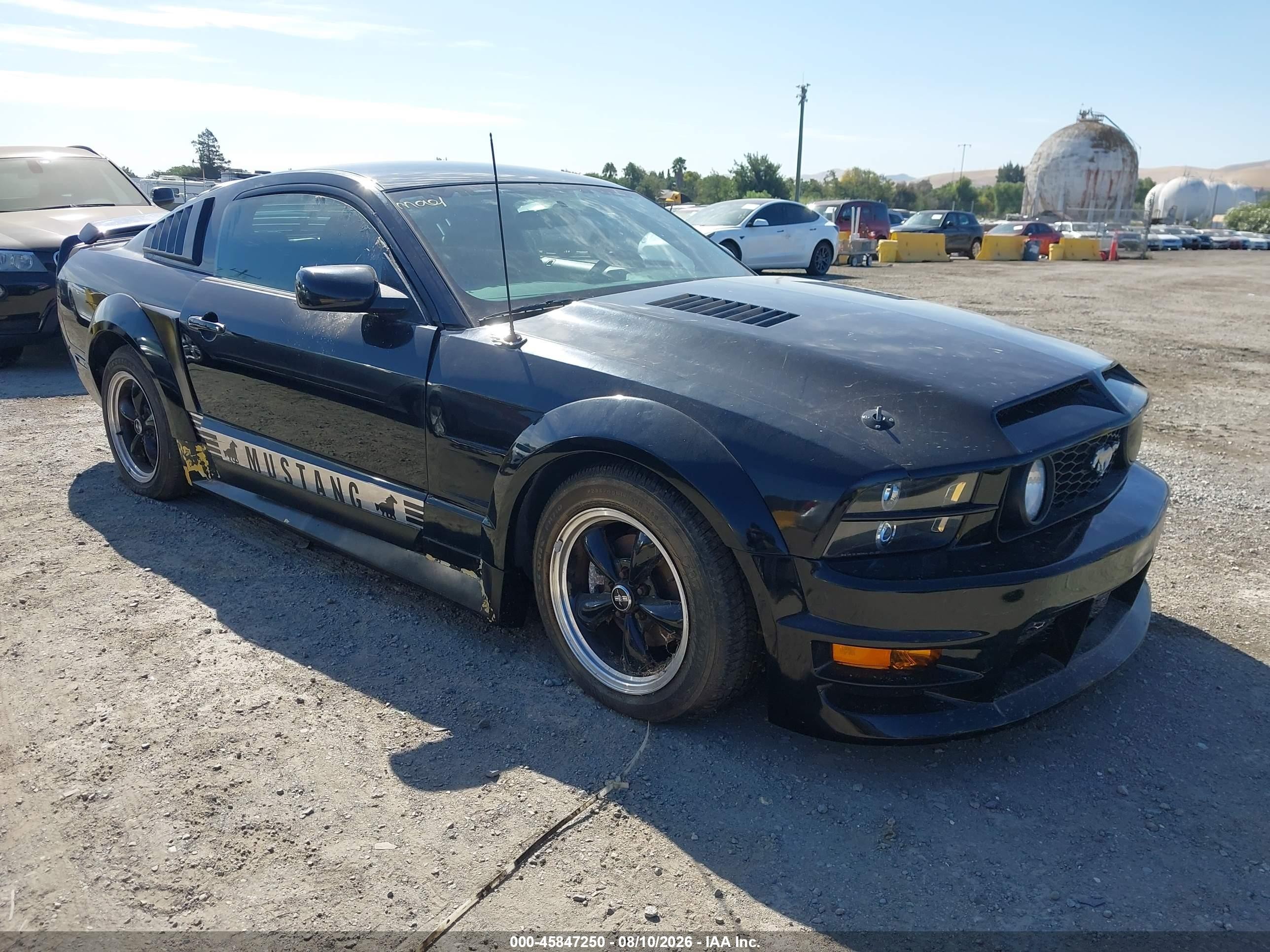 2005 Ford Mustang Deluxe, VIN 1ZVHT80N255233518 — Normal wear