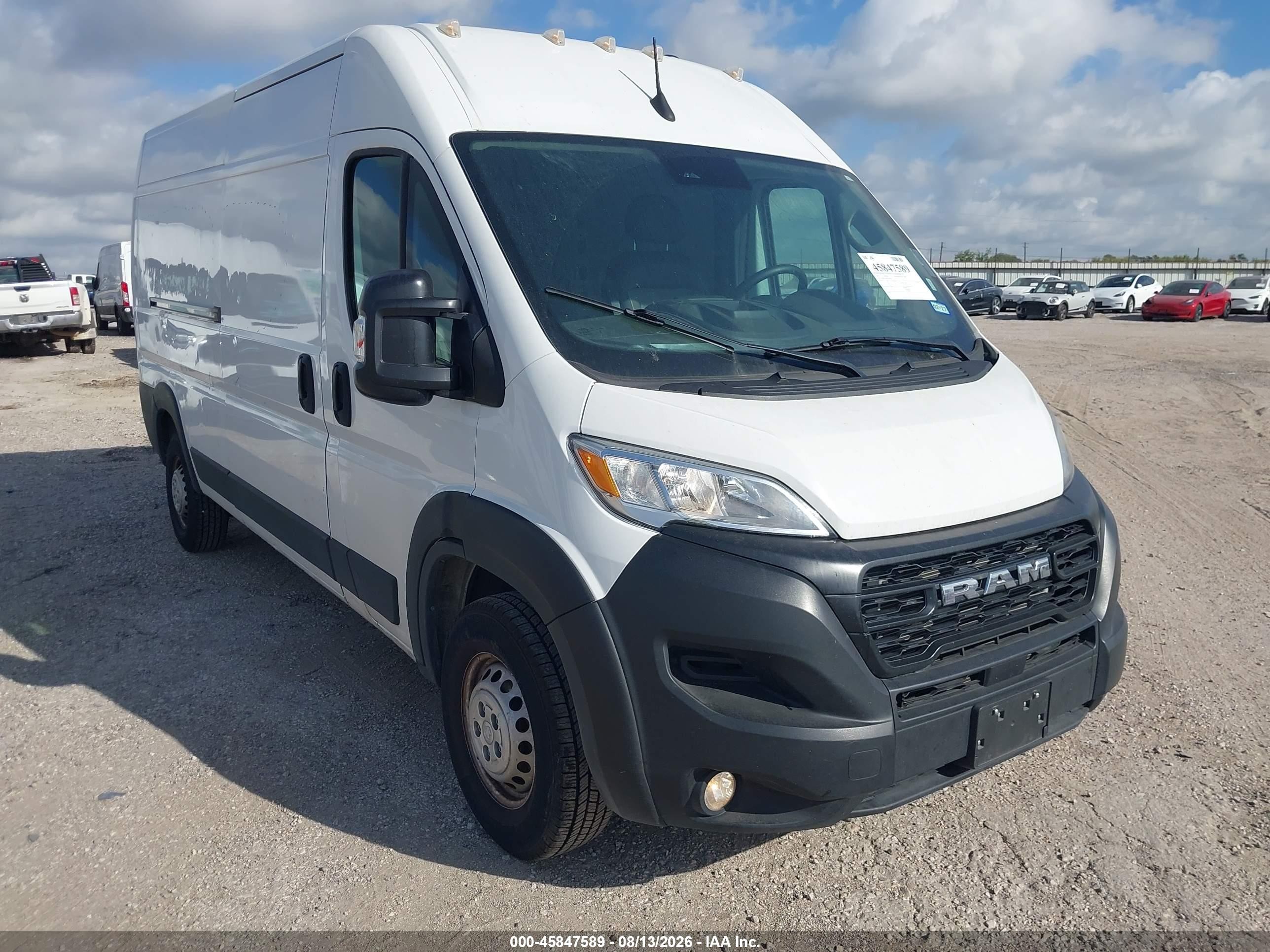 2025 Ram ProMaster Cargo Tradesman, VIN 3C6MRVHG0SE548328 — Бок