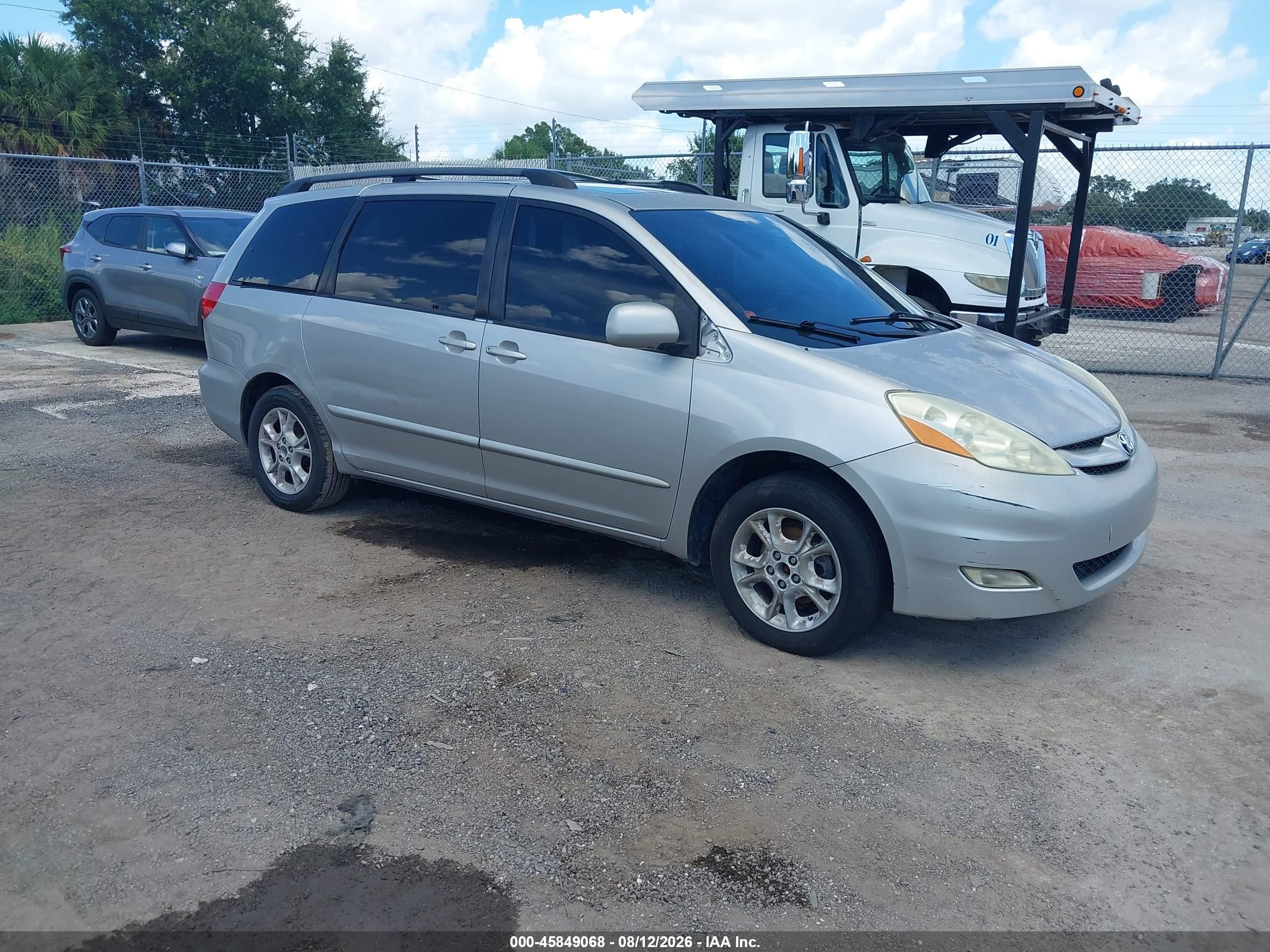 2006 Toyota Sienna XLE, VIN 5TDZA22C36S547471 — Rear end