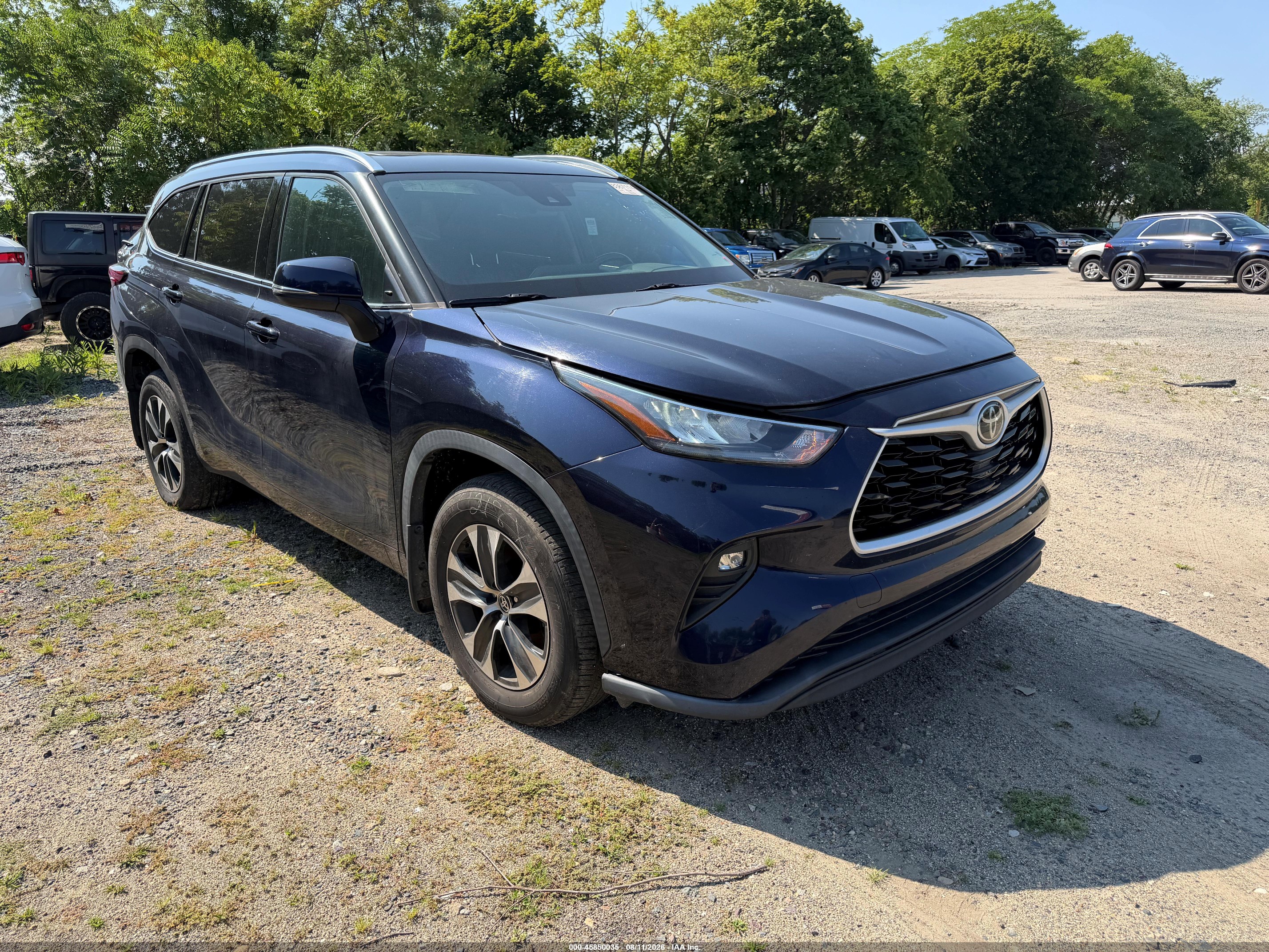 2020 Toyota Highlander XLE, VIN 5TDGZRBHXLS512460 — Бок