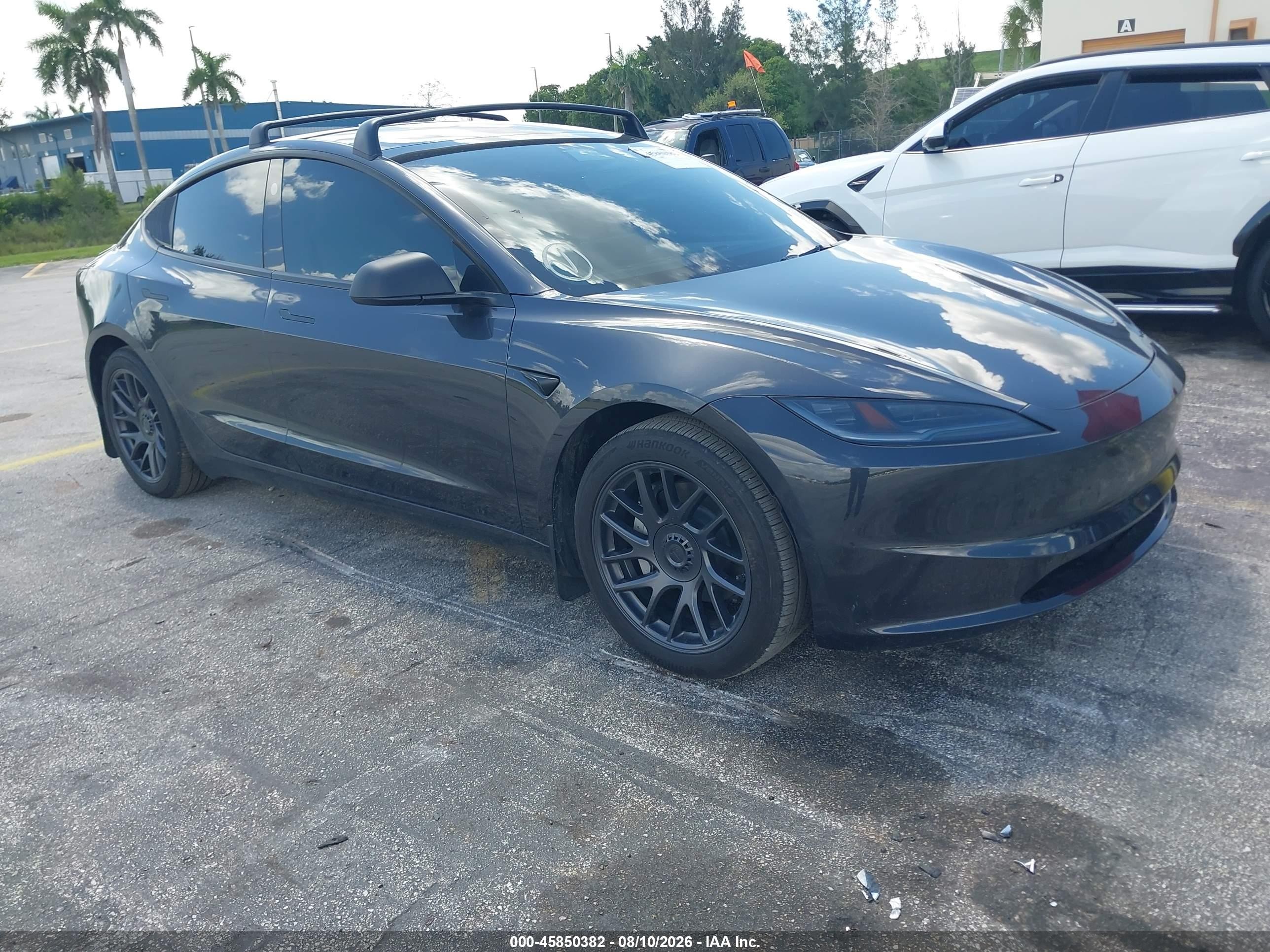 2025 Tesla Model 3 Long Range, VIN 5YJ3E1EA6SF998777 — Перед