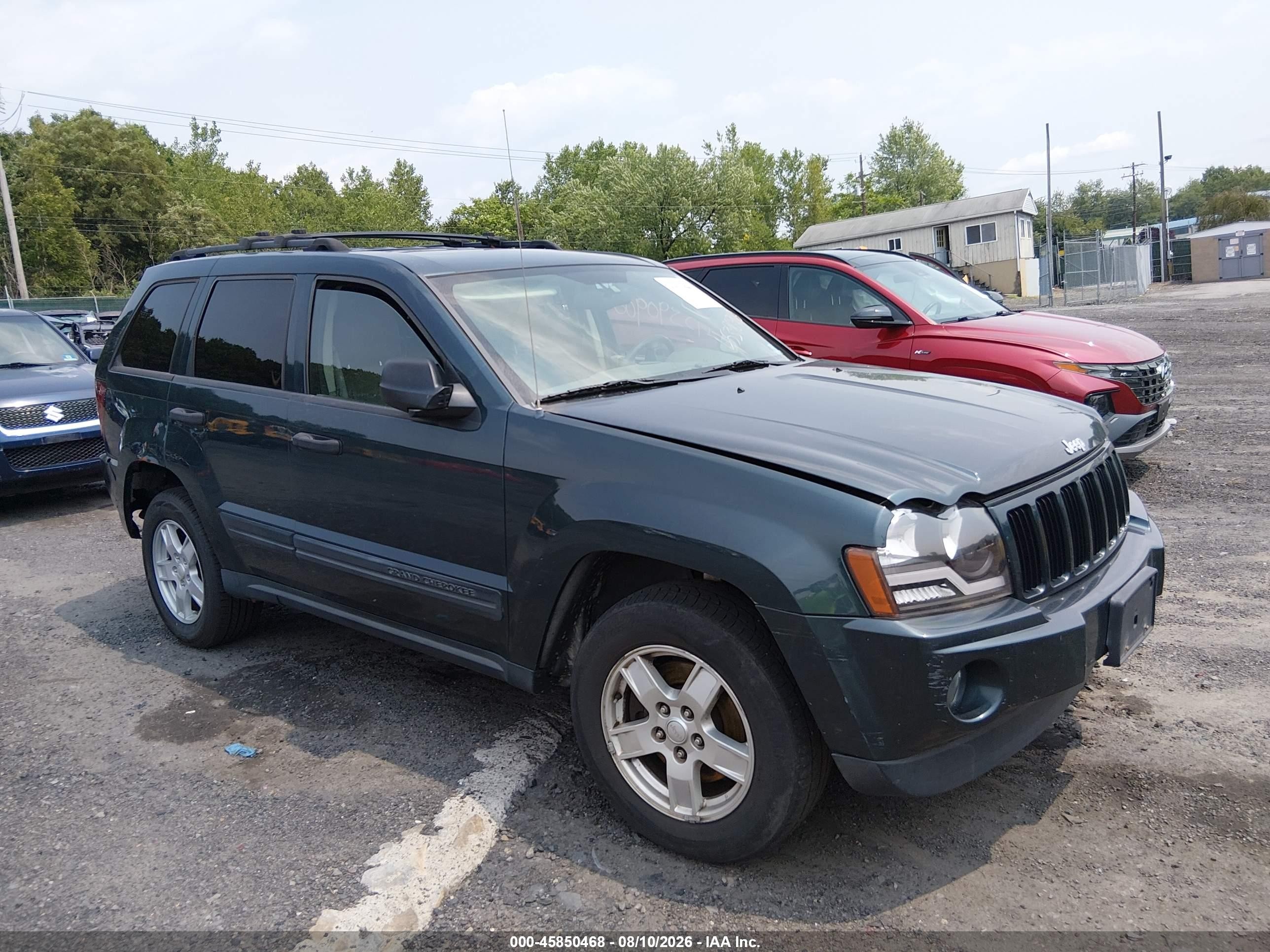 2005 Jeep Grand Cherokee Laredo, VIN 1J4GR48K95C653427 — Зад