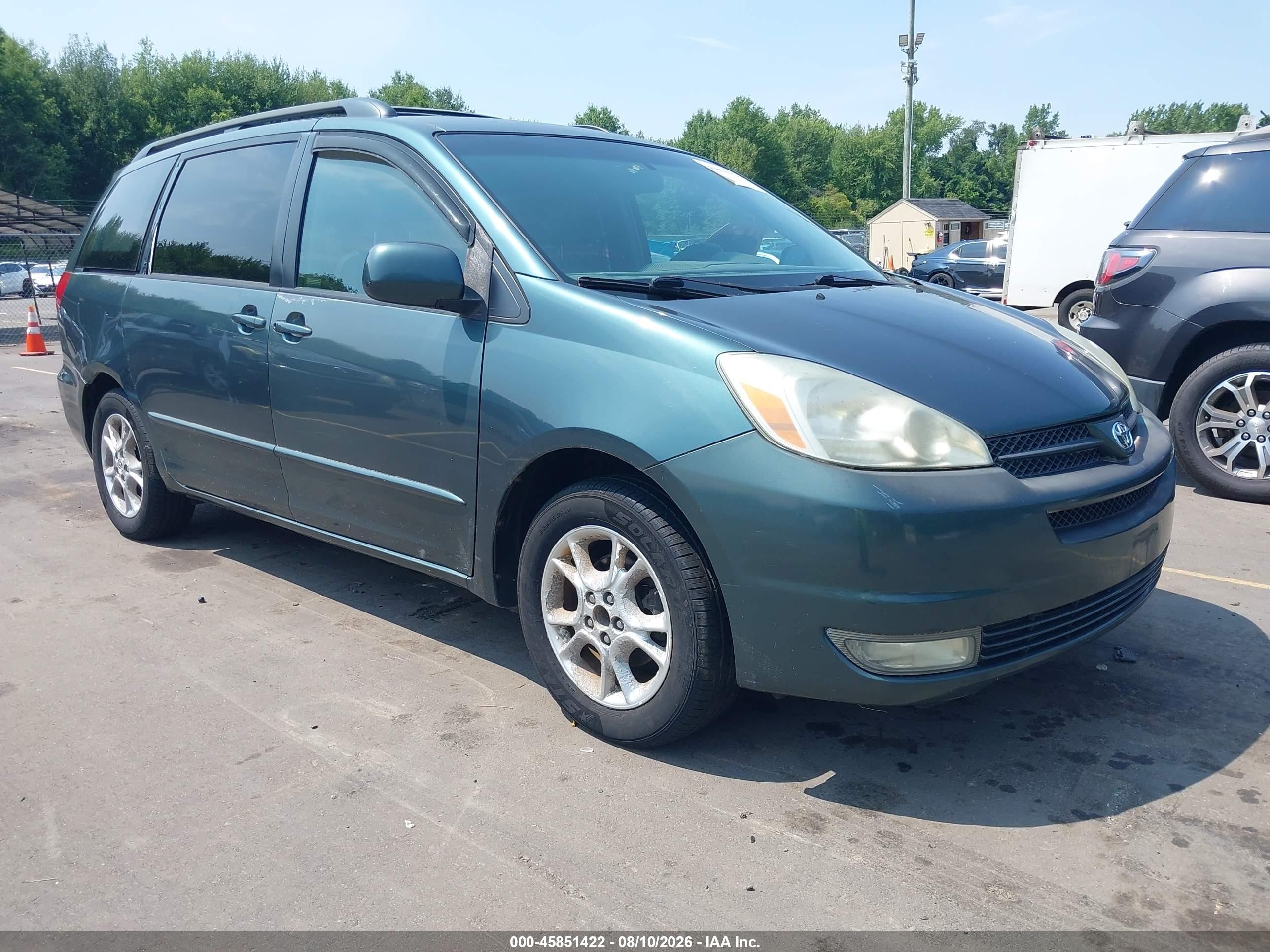 2005 Toyota Sienna XLE Limited, VIN 5TDZA22C95S384341 — Normal wear