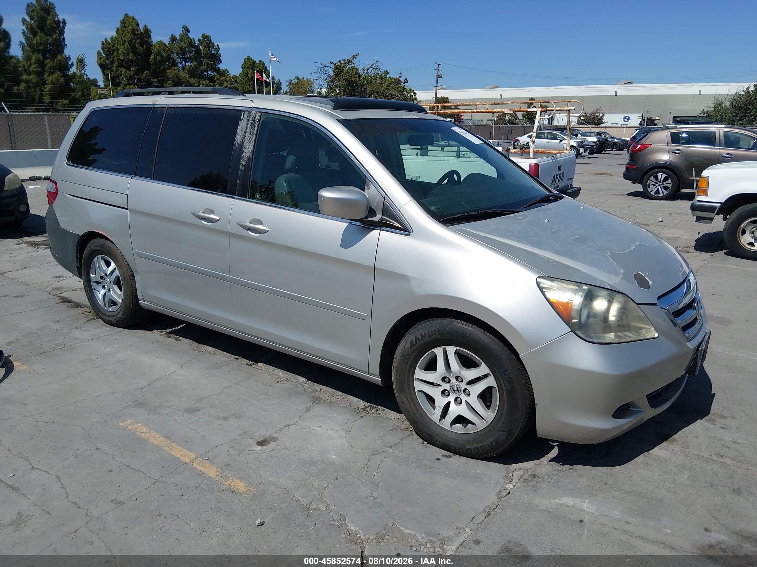 2005 Honda Odyssey EX-L, VIN 5FNRL38705B025622 — Normal wear