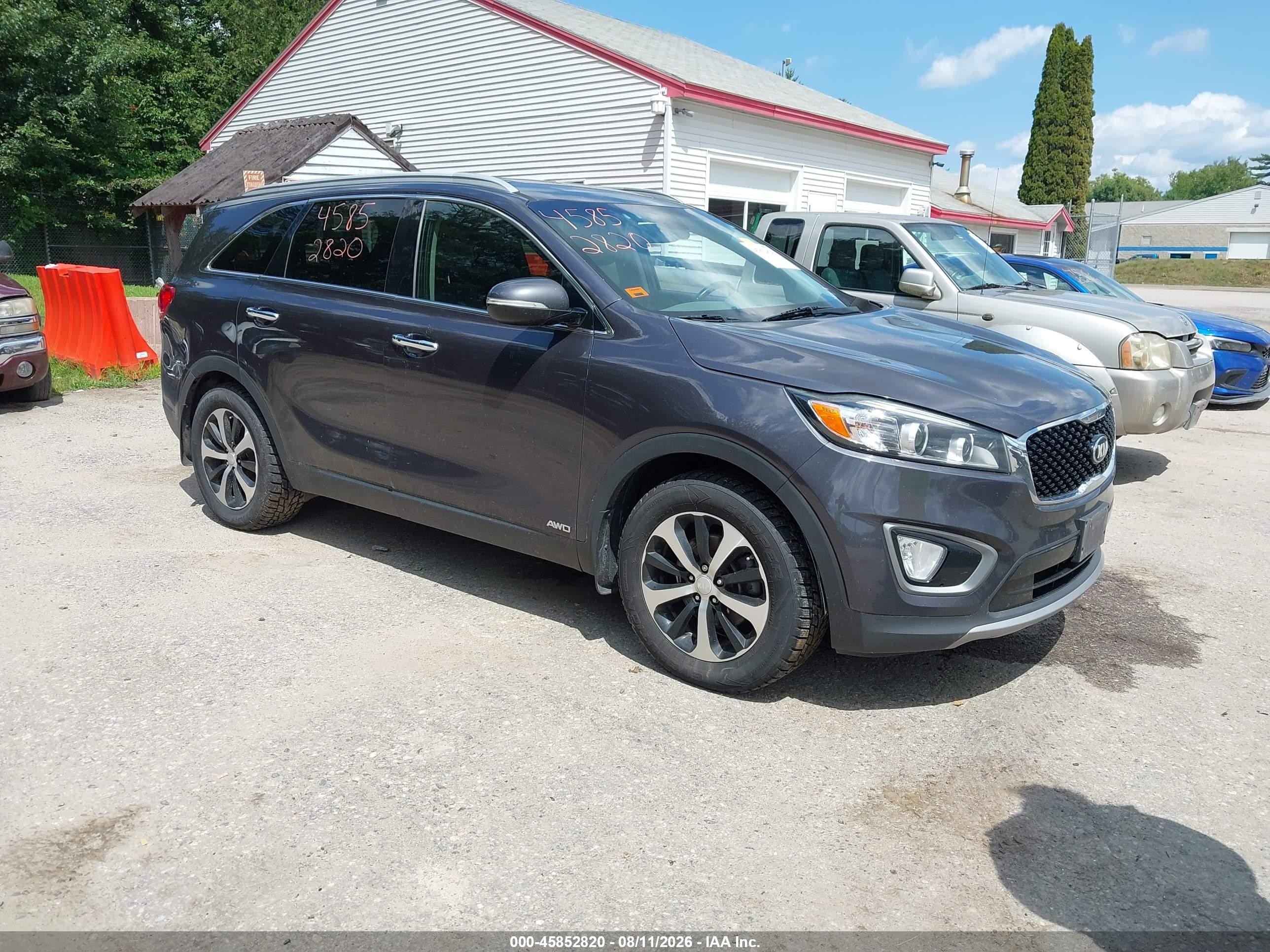 2016 Kia Sorento EX, VIN 5XYPHDA17GG007019 — Normal wear