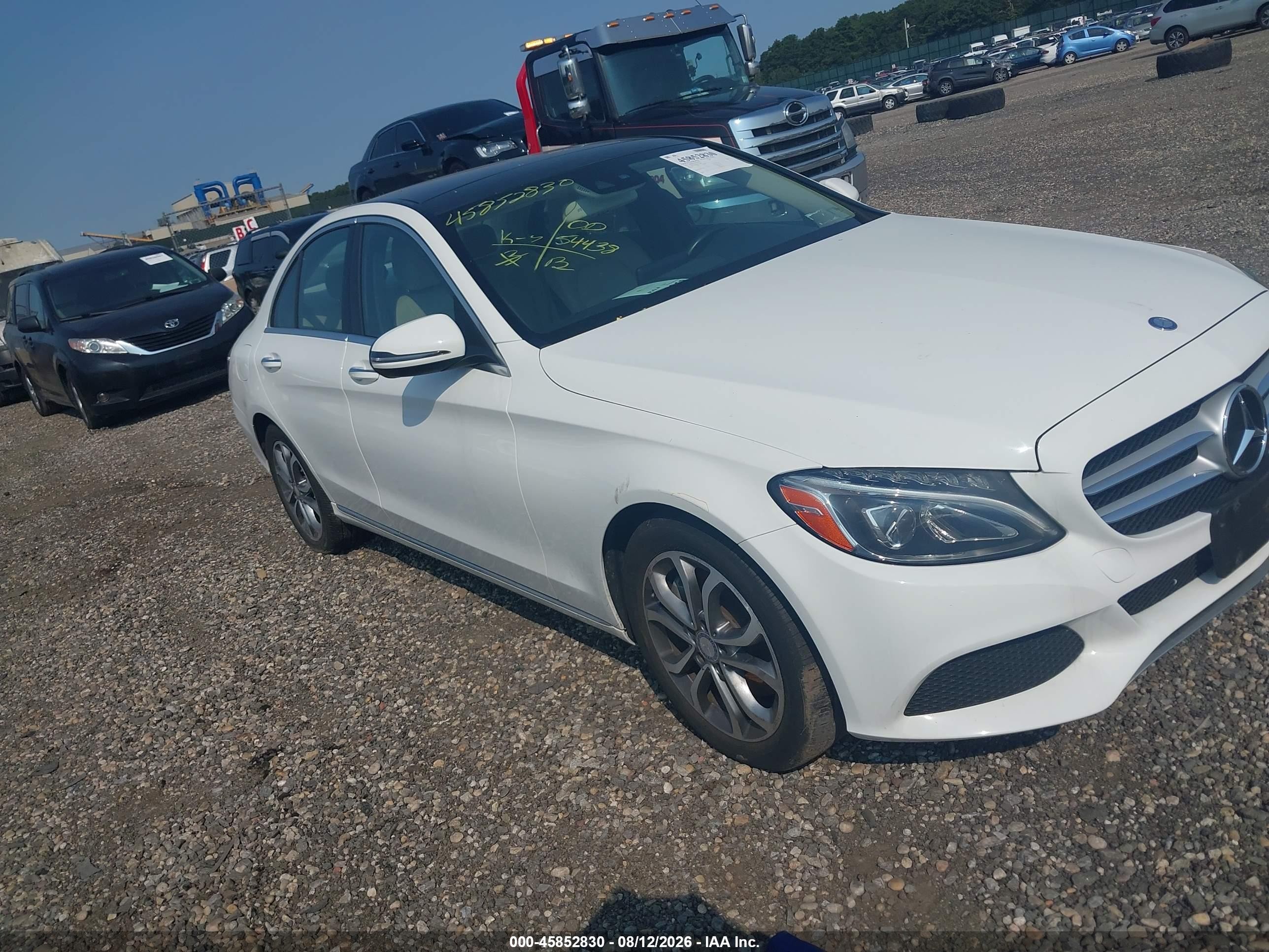 2017 Mercedes-Benz C 300, VIN WDDWF4KB2HR235883 — Перед
