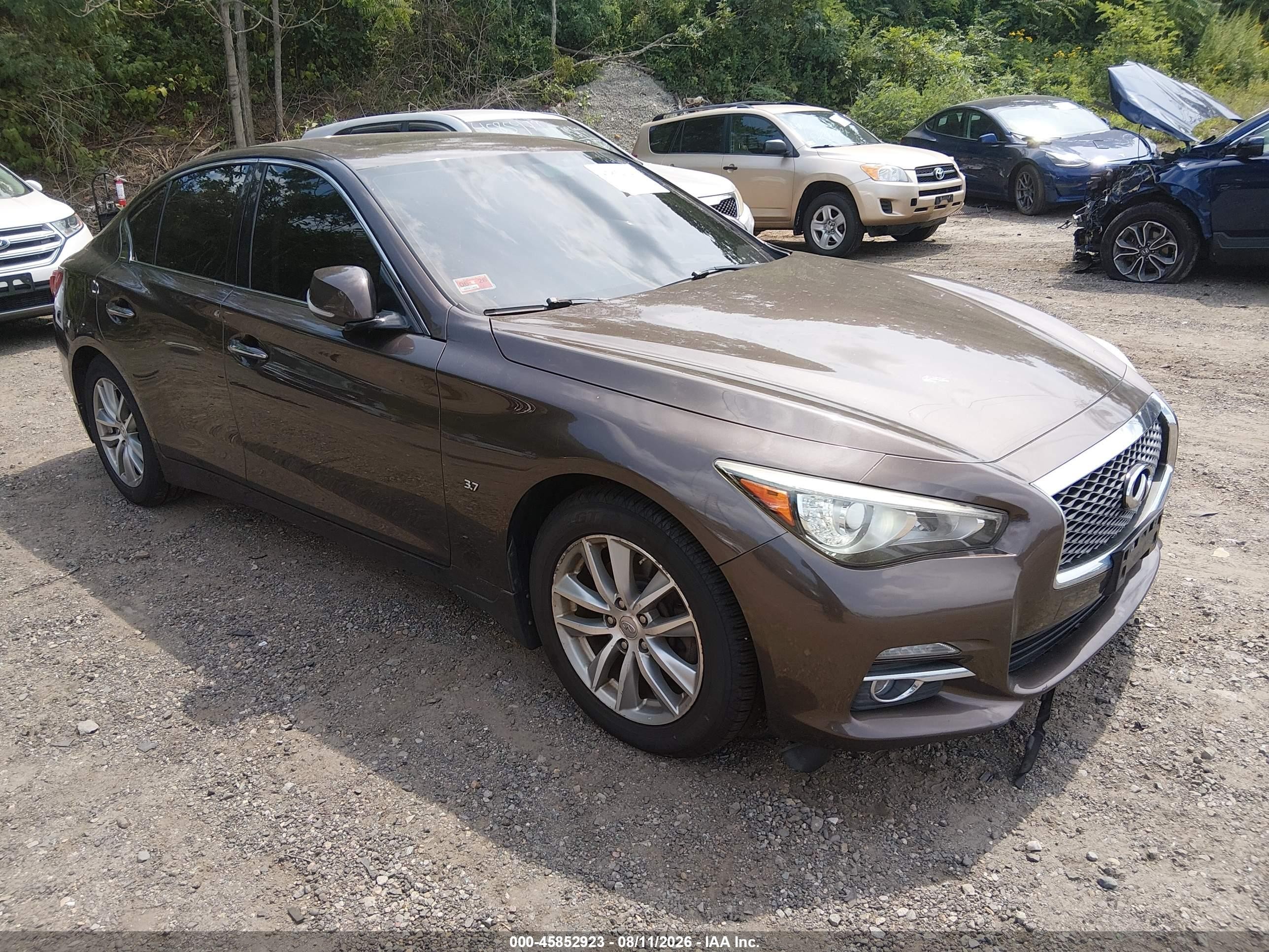 2015 Infiniti Q50 Premium, VIN JN1BV7AR5FM397113 — Front end